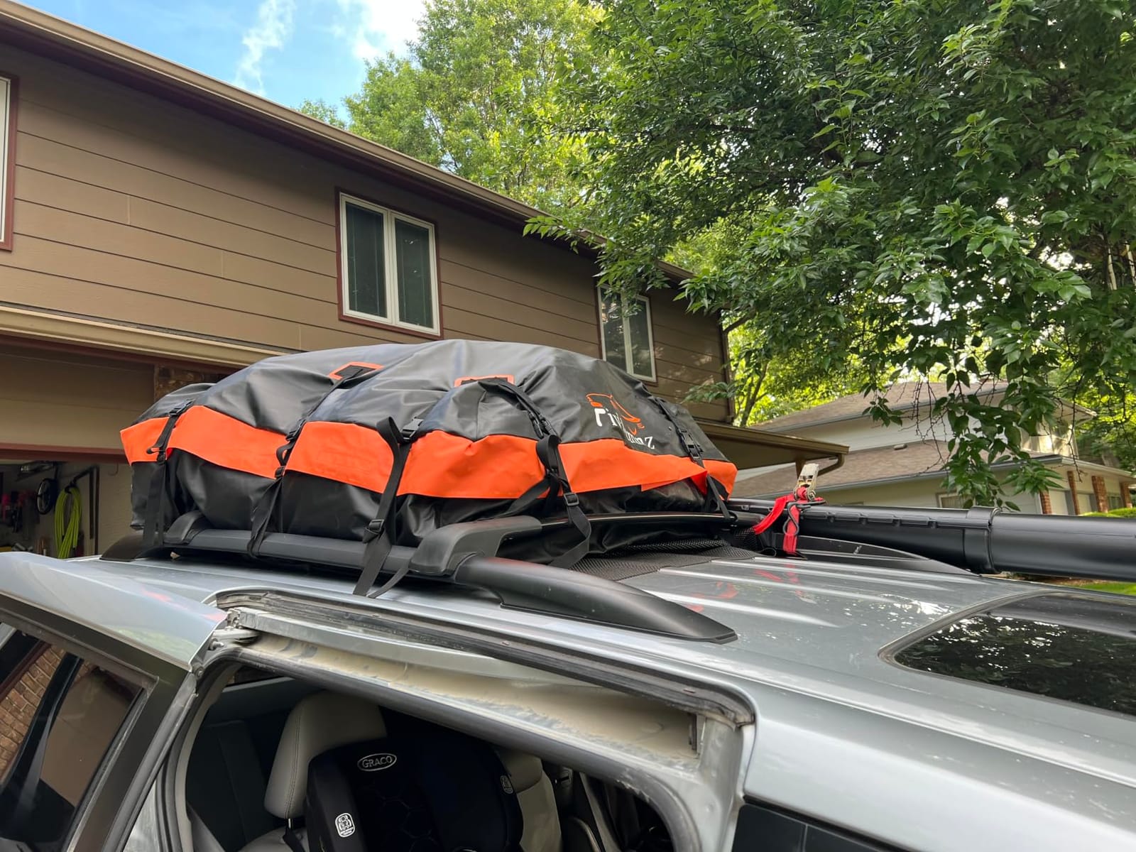 FIVKLEMNZ 21 Cubic Rooftop Cargo Carrier Waterproof Soft Car Roof Bag | for All Top of Vehicle with/Without Rack Includes Topper Anti-Slip Mat + Reinforced Straps + 6 Door Hooks + Luggage Lock customer photo 2