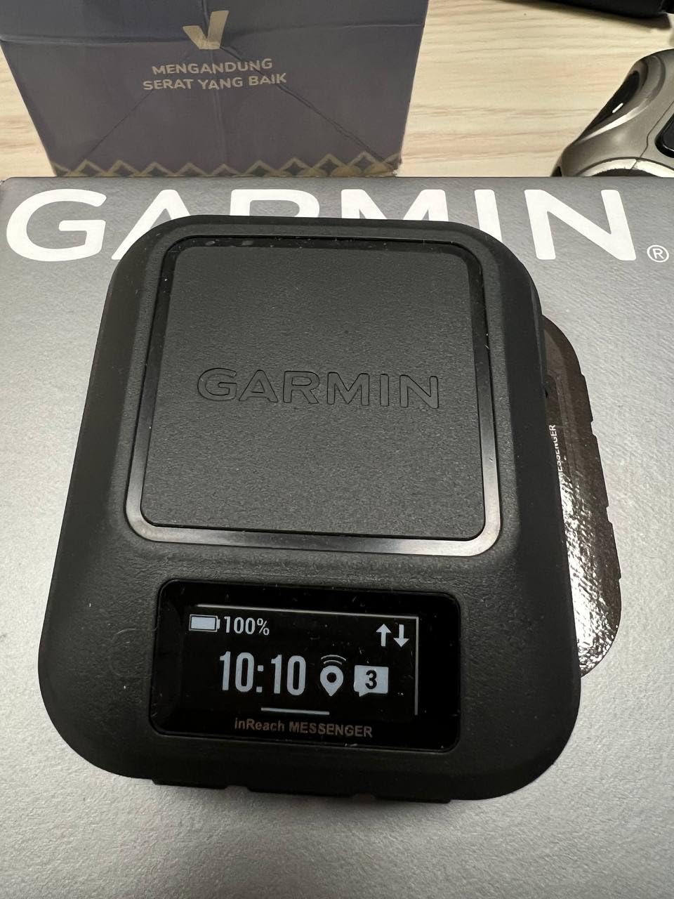 Garmin inReach Messenger Satellite Communicator, Global Two-Way Messaging customer photo 2