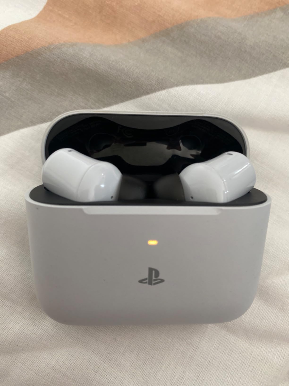 Razer Hammerhead HyperSpeed Wireless Multi-Platform Gaming Earbuds for PlayStation 5 / PS5, PC, Mobile - ANC, Bluetooth 5.2, RGB Chroma, 30 Hr Battery customer photo 2