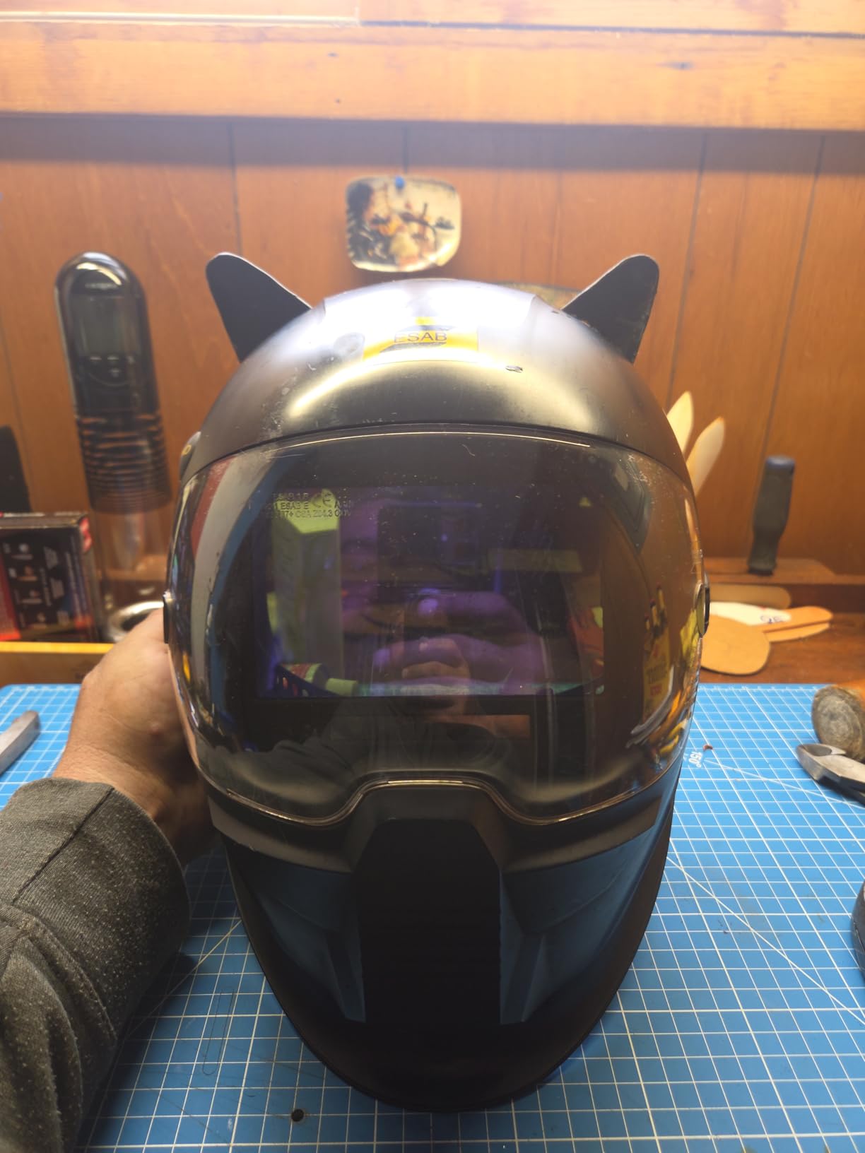 ESAB Sentinel A60 Welding Helmet, Black Low-Profile Design, High Impact Resistance Nylon, Large Viewing Area 4.65 in x 2.80 in customer photo 2