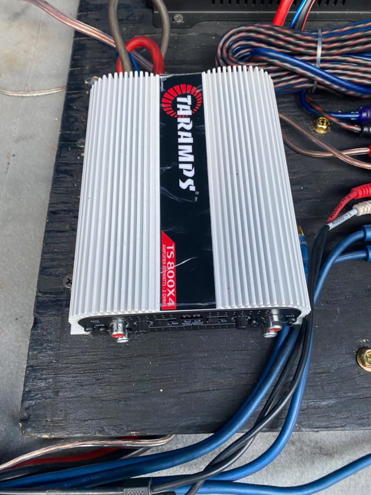 Taramps TS 800X4 2 Ohms 800W RMS Full Range 4-Channel Car Audio Amplifier | High-Level speaker inputs, automatic turn-on, Class D efficiency and bridgeable channels for OEM or aftermarket audio. customer photo 1