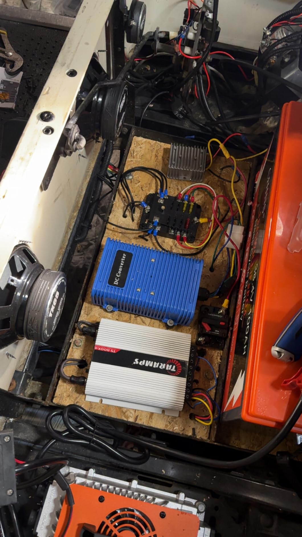 Taramps TS 800X4 2 Ohms 800W RMS Full Range 4-Channel Car Audio Amplifier | High-Level speaker inputs, automatic turn-on, Class D efficiency and bridgeable channels for OEM or aftermarket audio. customer photo 2