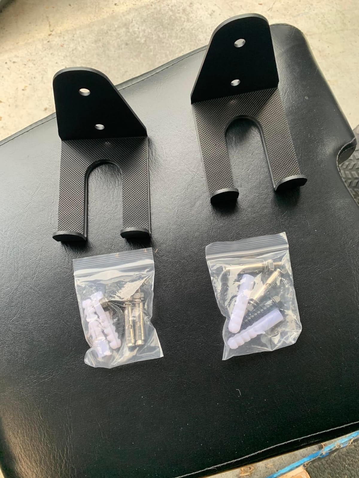 JNIHEEP Olympic Barbell Hanger, Garage Gym Bar Wall Rack, Vertical Barbell Mount Rack customer photo 1