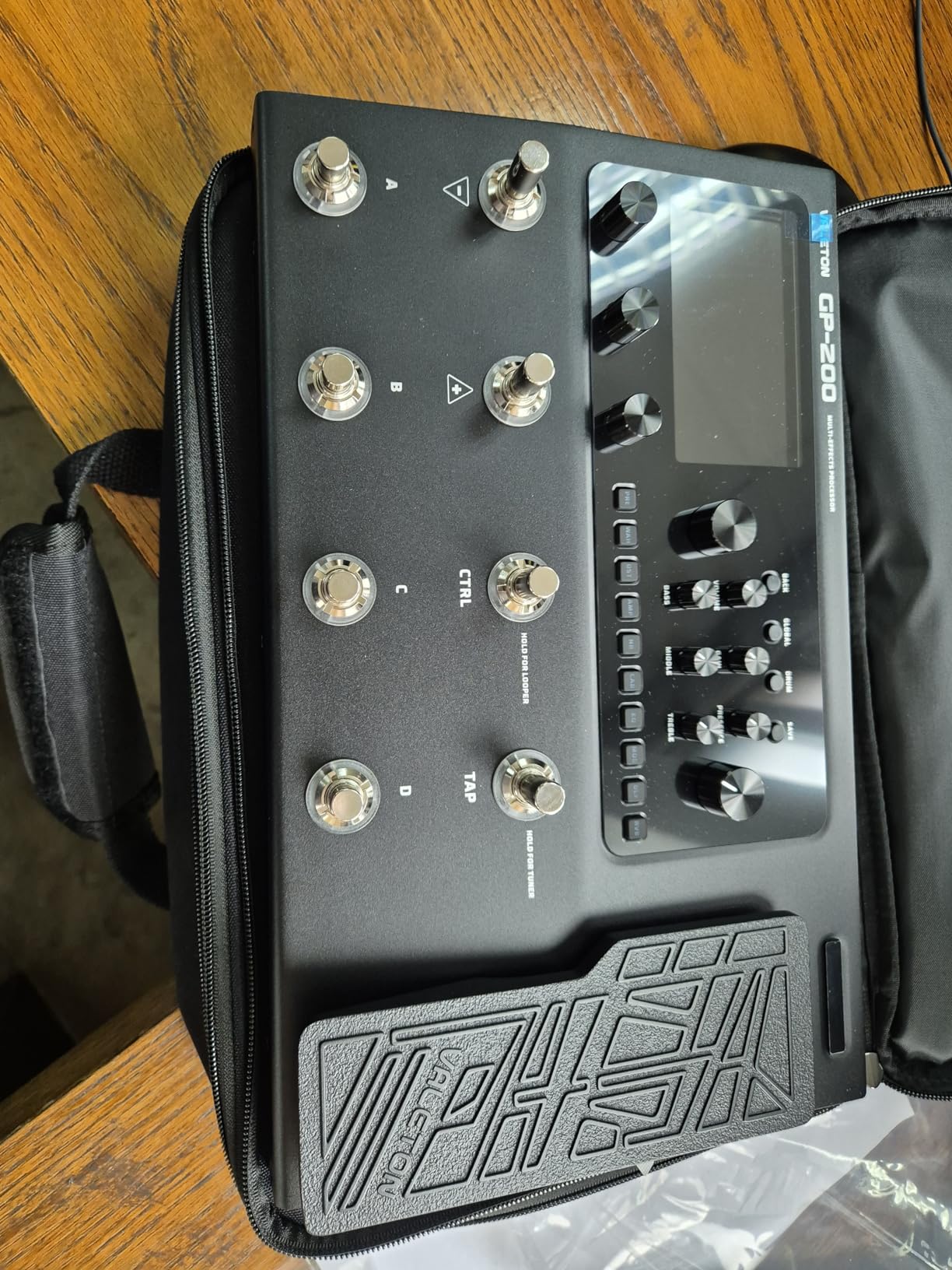 Valeton GP-200 Multi-Effects Guitar & Bass Processor Pedal with Amp Modeling, IR Loader, Expression Pedal, USB Audio Interface, Looper, Drum Machine + Gig Bag Bundle customer photo 2