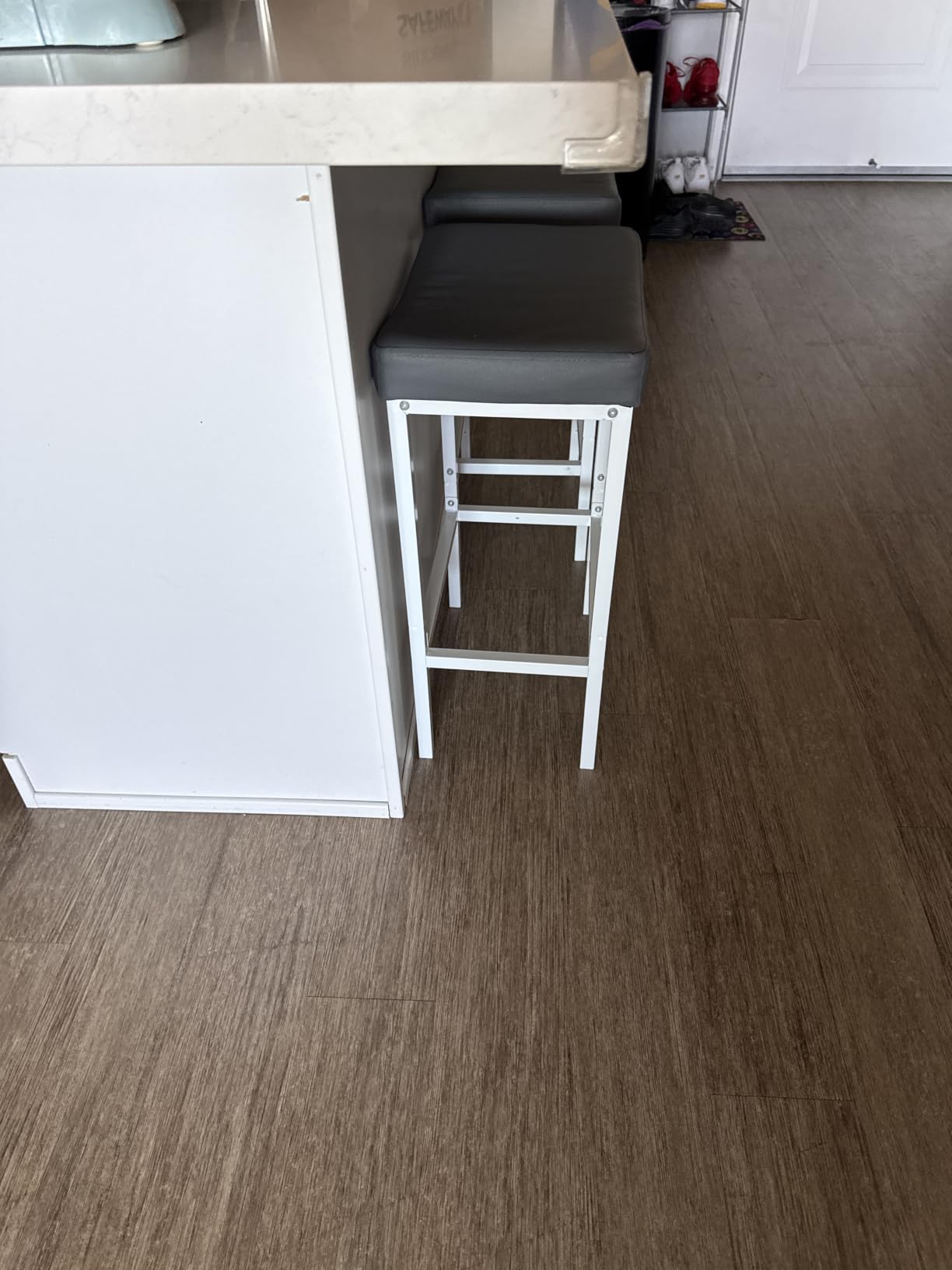 HOOBRO Bar Stools, Set of 2 Bar Chairs, Counter Height Stools, Saddle Barstools with Curved Surface, 24.8 Inches, 2.4