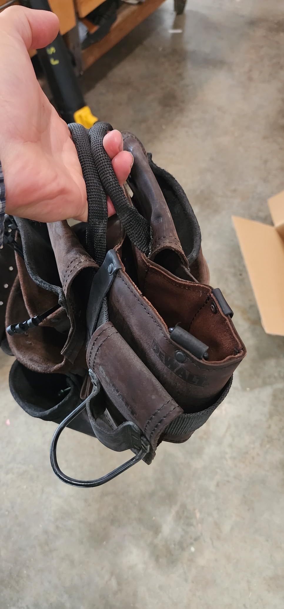 DEWALT Leather Tool Belt Organizer with 18 Pockets, Heavy Duty Construction (DWST550113) customer photo 2