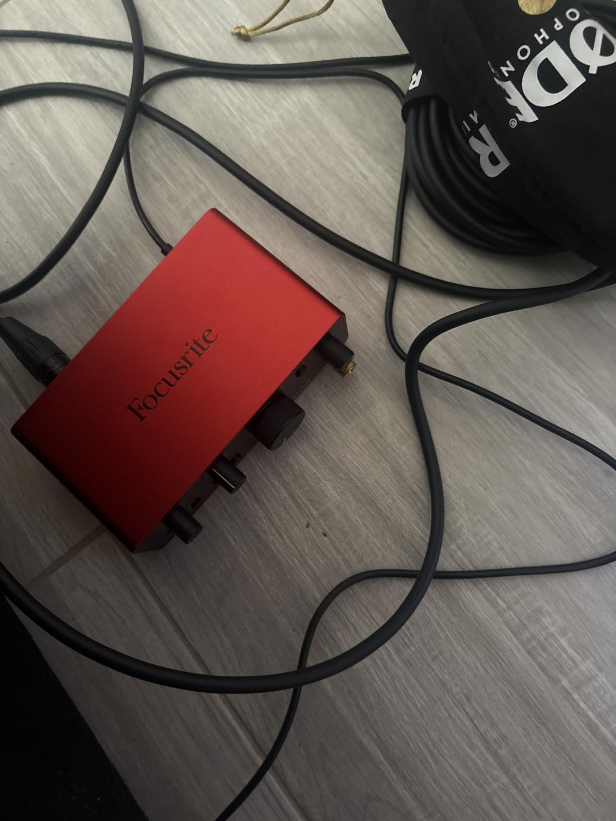 Focusrite Scarlett Solo 4th Gen USB Audio Interface, for the Guitarist, Vocalist, or Producer - High-Fidelity, Studio Quality Recording | 1 XLR Mic Preamp, 1 Hi-Z Instrument Input, 24-Bit/192kHz, 120dB Dynamic Range, Air Modes customer photo 2