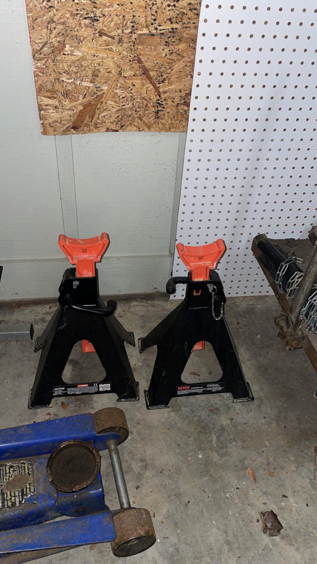 VEVOR Jack Stands, 6 Ton (13,000 lbs) Capacity Car Jack Stands Double Locking, 14.2-23 inch Adjustable Height, for Lifting SUV, Pickup Truck, Car and UTV/ATV, Red, 1 Pair customer photo 1