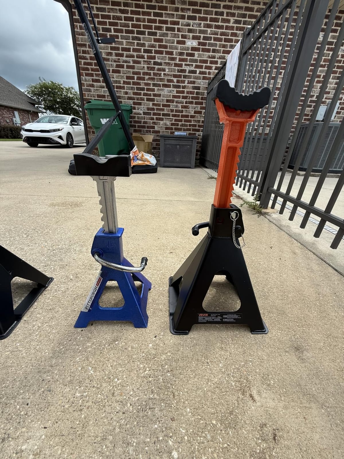 VEVOR Jack Stands, 6 Ton (13,000 lbs) Capacity Car Jack Stands Double Locking, 14.2-23 inch Adjustable Height, for Lifting SUV, Pickup Truck, Car and UTV/ATV, Red, 1 Pair customer photo 2