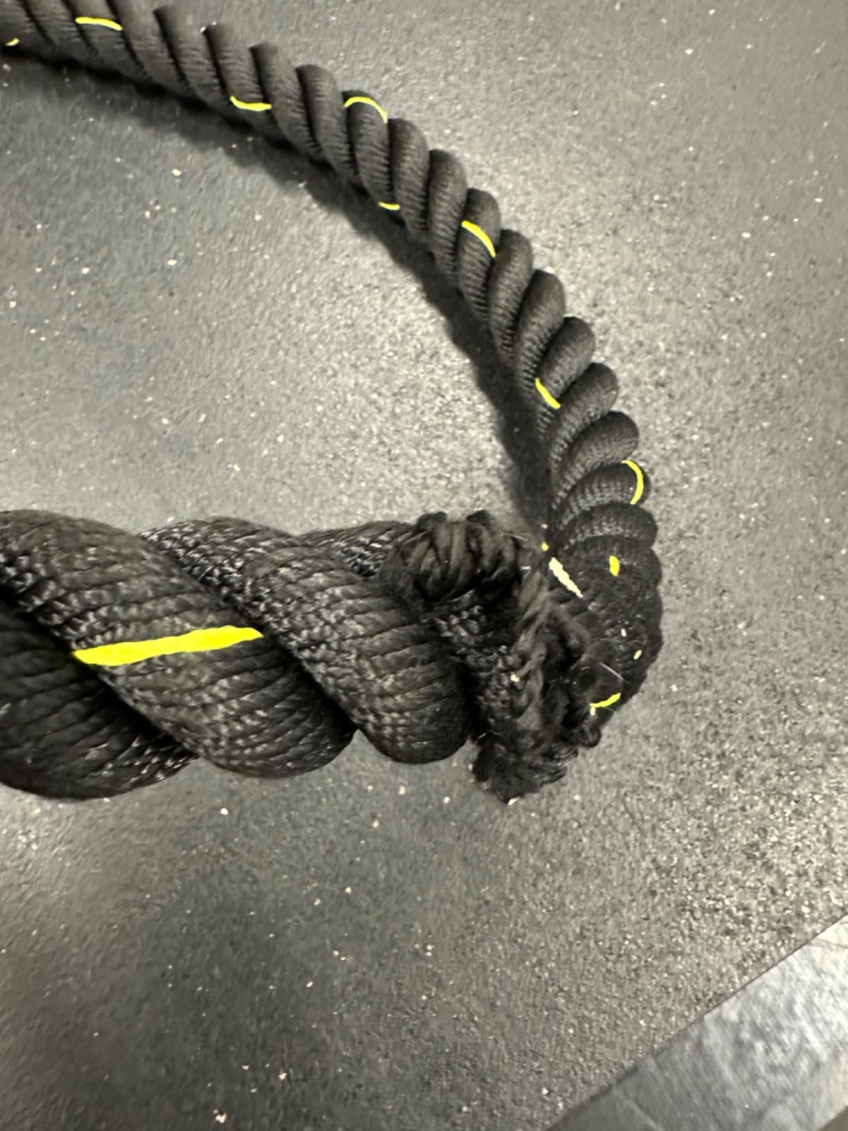 Fitvids Battle Rope 1.5 Inch Diameter Poly Dacron 30 FT Length, Heavy Ropes for Home Gym and Workout customer photo 2