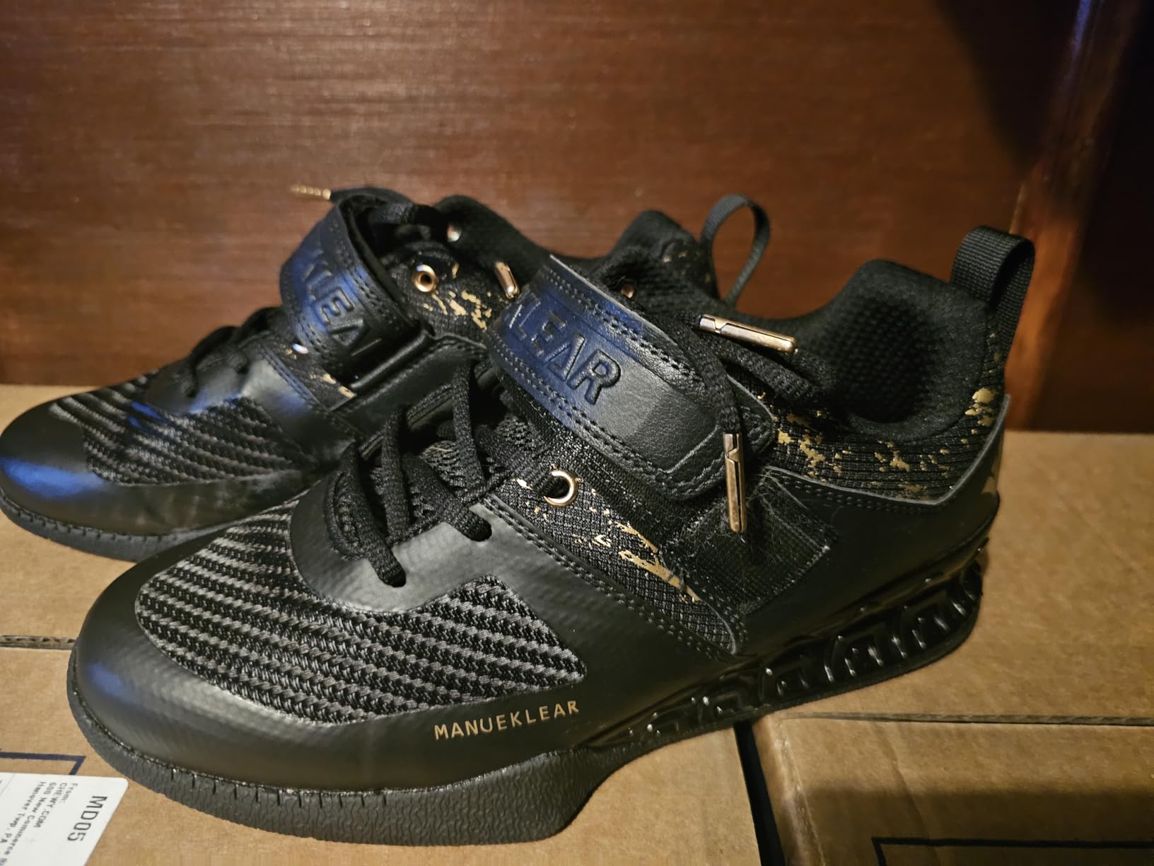 MANUEKLEAR Weight Lifting Shoes Men, Professional Training Weightlifting Shoes, Squat Shoes for Powerlifting with Rubber Non-Slip Sole customer photo 1