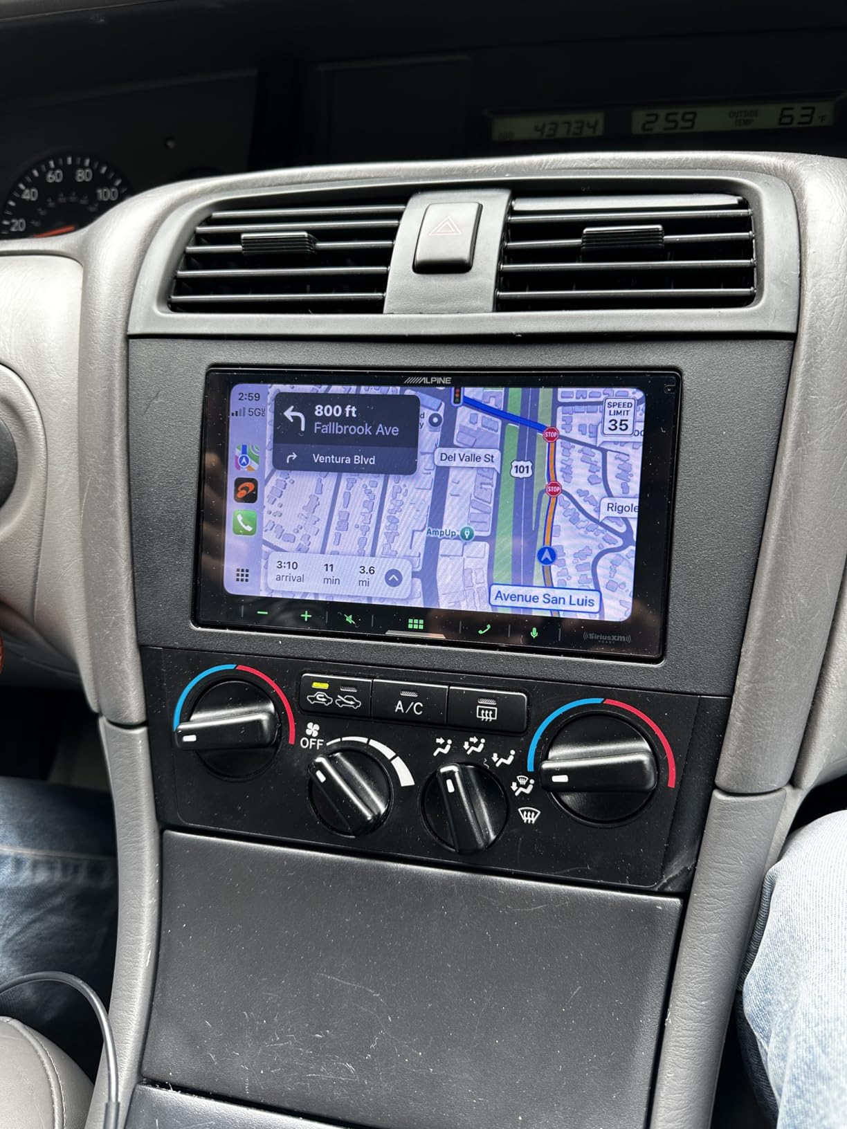 Alpine iLX-W670 Digital Multimedia Receiver with CarPlay and Android Auto Compatibility customer photo 1