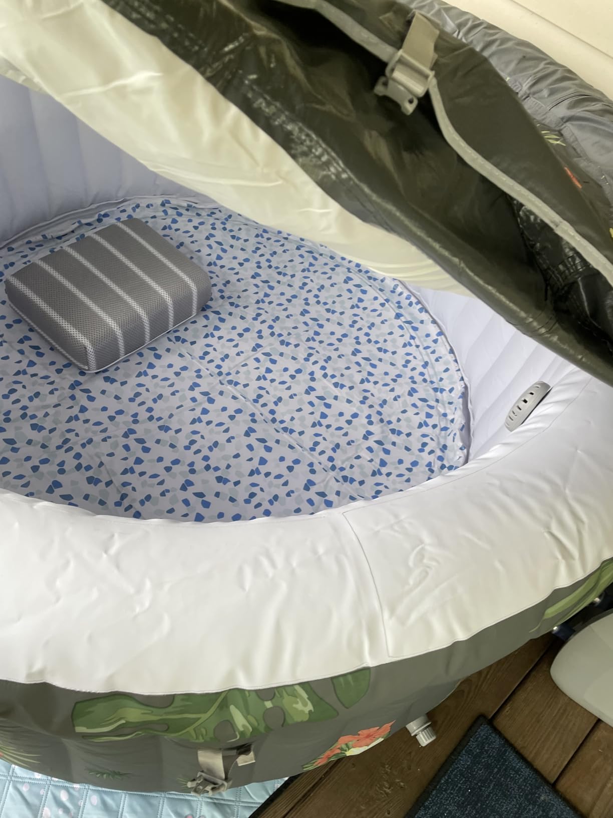 Bestway SaluSpa Cancun Energy-Efficient 2-4 Person Inflatable Hot Tub | AirJet Portable Outdoor Spa with Built-in Insulation, Freeze Shield Technology, 120 Bubble Jets, 71