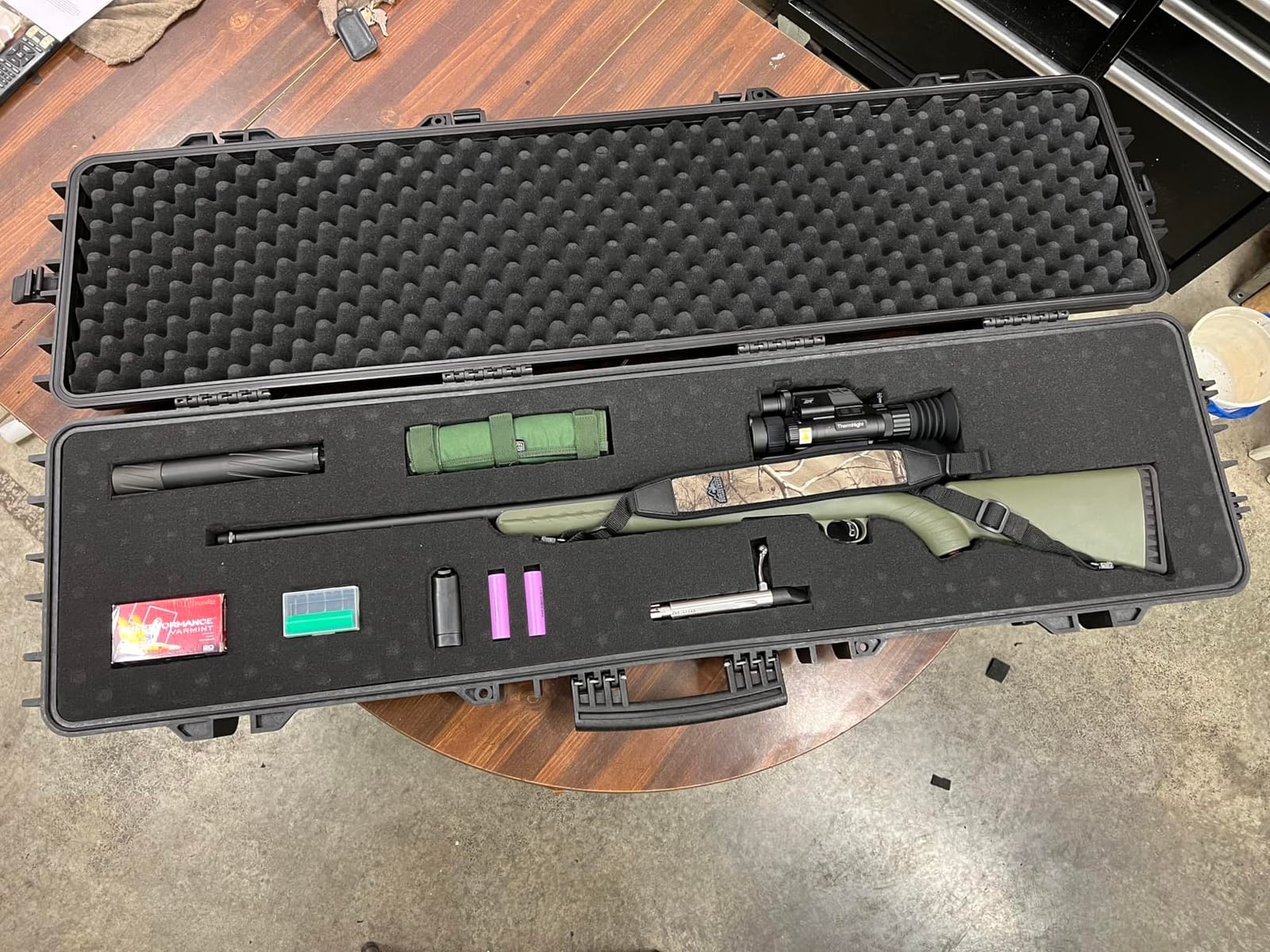 VEVOR Rifle Case, Rifle Hard Case with 4 Layers Fully-protective Foams, Lockable Hard Gun Case with Wheels, IP67 Waterproof & Crushproof, for Rifles or Shotguns customer photo 2