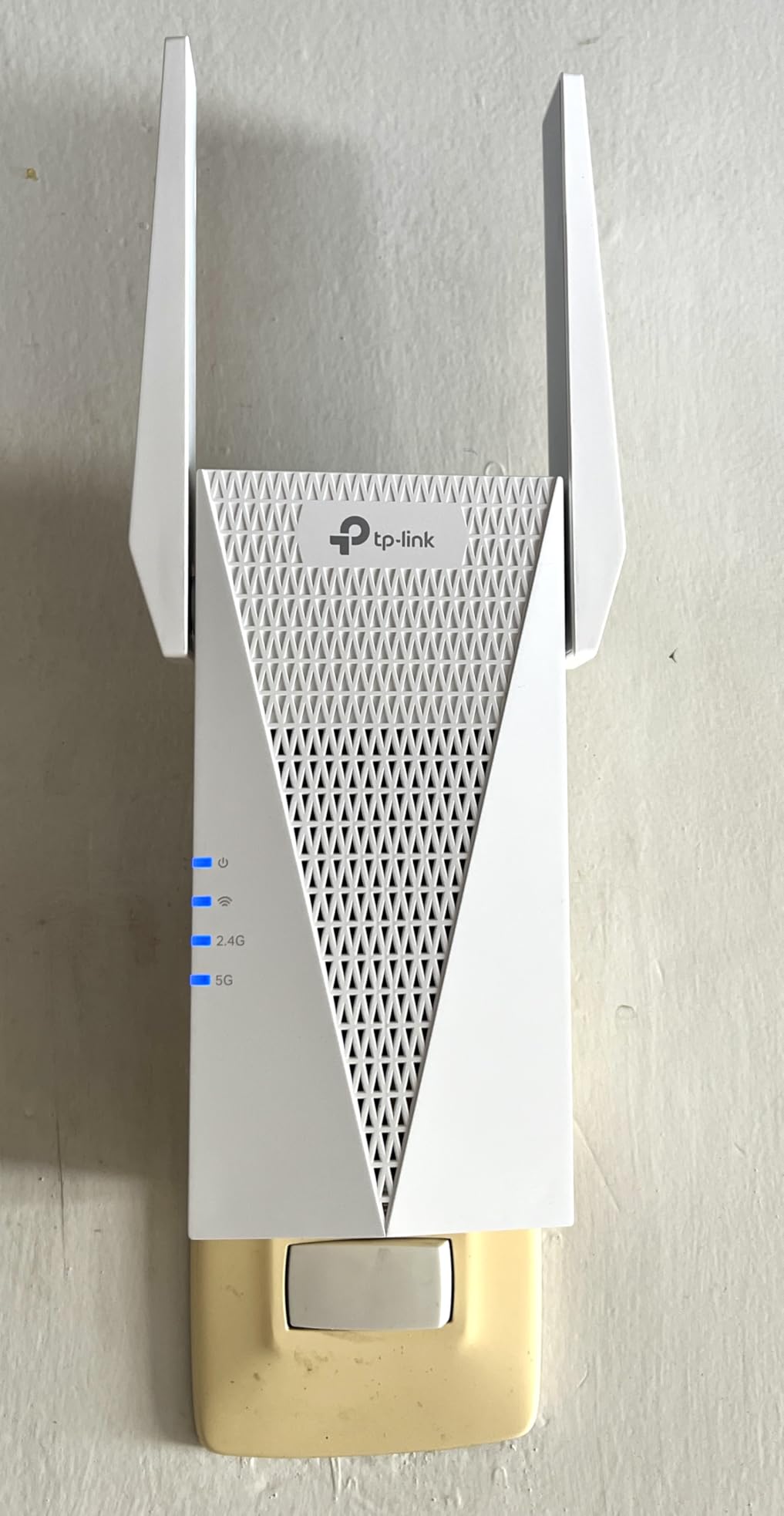 TP-Link RE615X AX1800 WiFi 6 Range Extender w/Ethernet Port | 1.8G Dual-Band Wireless Repeater Amplifier | Up to 2100 Sq. Ft., 64 Devices | Internet Signal Booster | APP Setup | EasyMesh Compatible customer photo 1