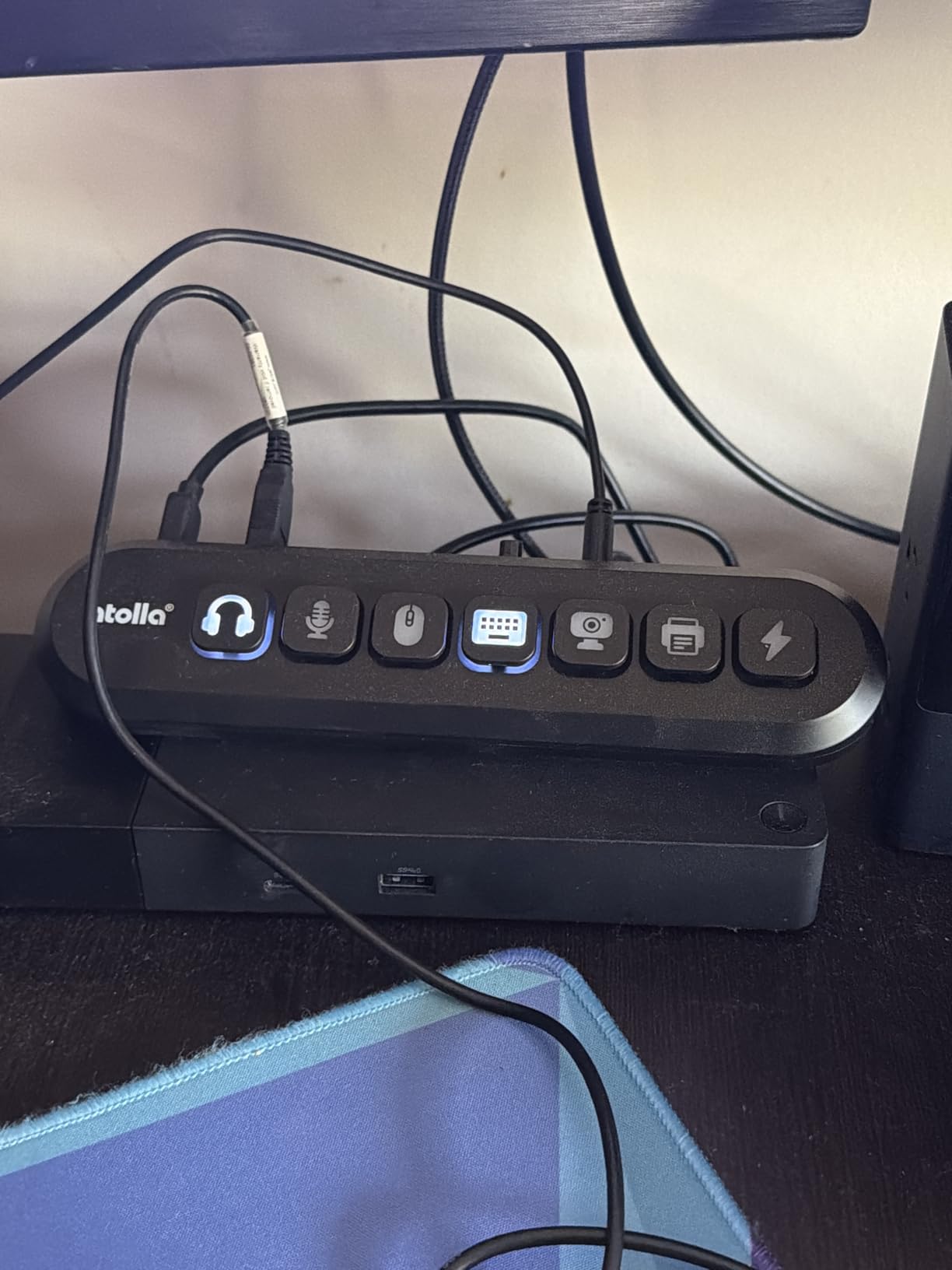 Powered USB Hub, atolla 7-Port USB 3.0 hub (6 Superspeed Transfer Ports+ 1 Fast Charging Port) with Swappable Illuminated Icon Switch and 12V/3A Power Adapter customer photo 1