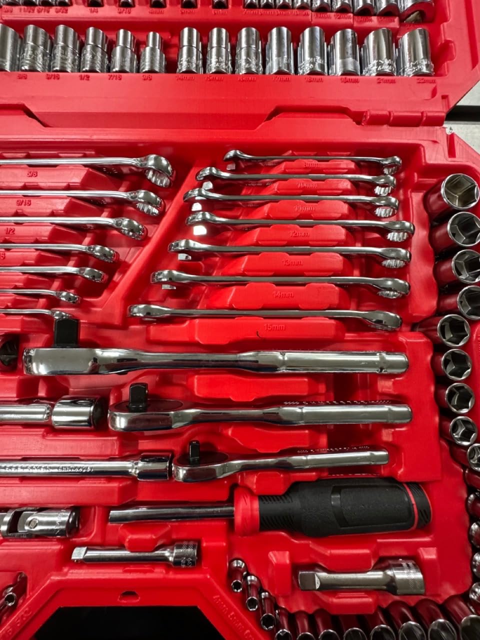 CRAFTSMAN 189 Piece Mechanics Tool Set, 1/4, 3/8 and 1/2 Inch Drive Socket Wrench Set with Thinner Ratchet, Steel 6 and 12-Point Sockets, Wrenches, Hex Keys and Specialty Bits, 90-Tooth (CMMT12134) customer photo 2
