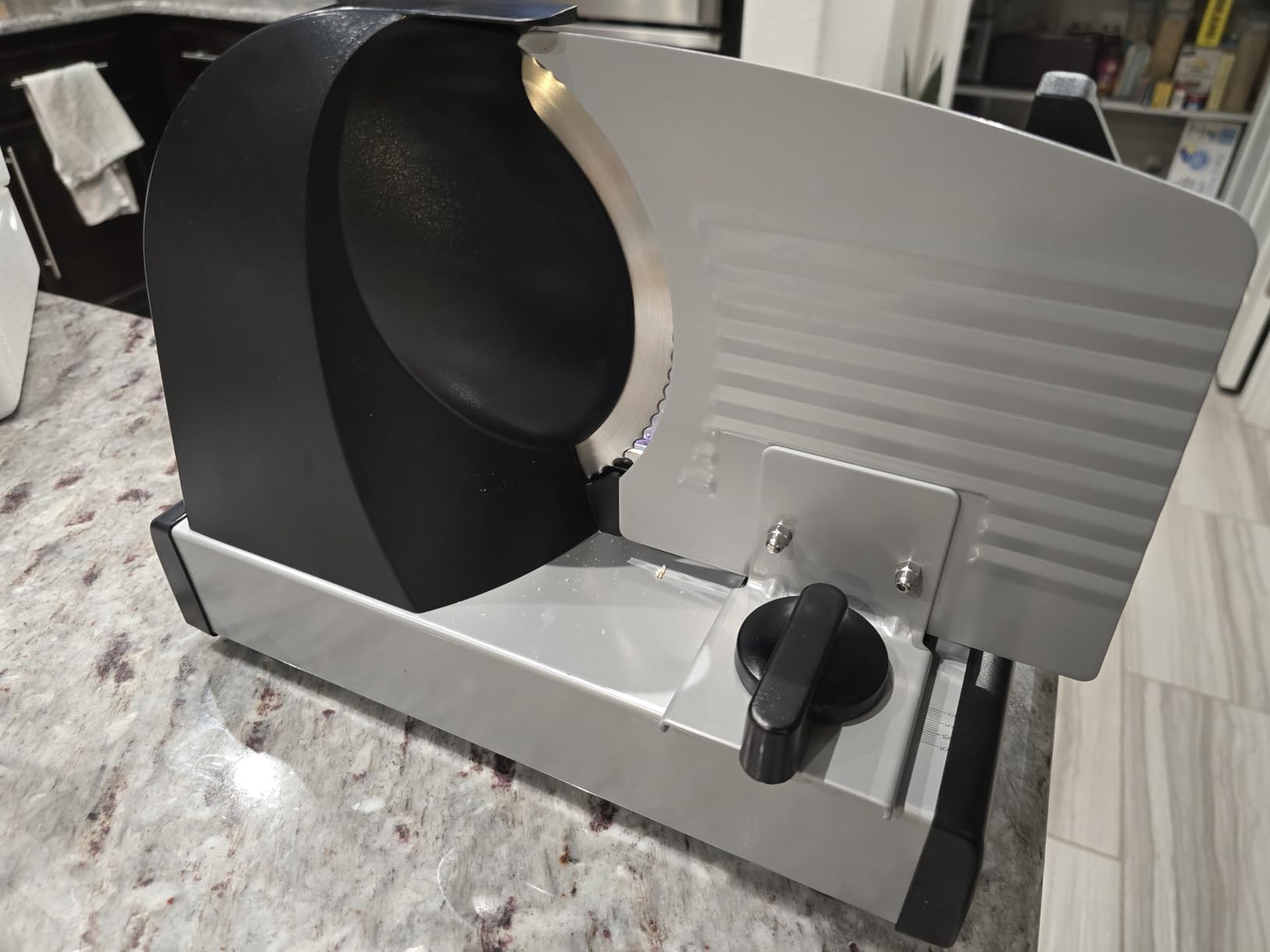 Nutrichef Electric Meat Slicer, 200W Automatic Meat, Deli & Bread Slicer, Adjustable Dial for 0-15mm Cutting Range Thickness, Removable 7.5 IN Stainless Steel Blade & Food Pusher for Safety (Black) customer photo 1