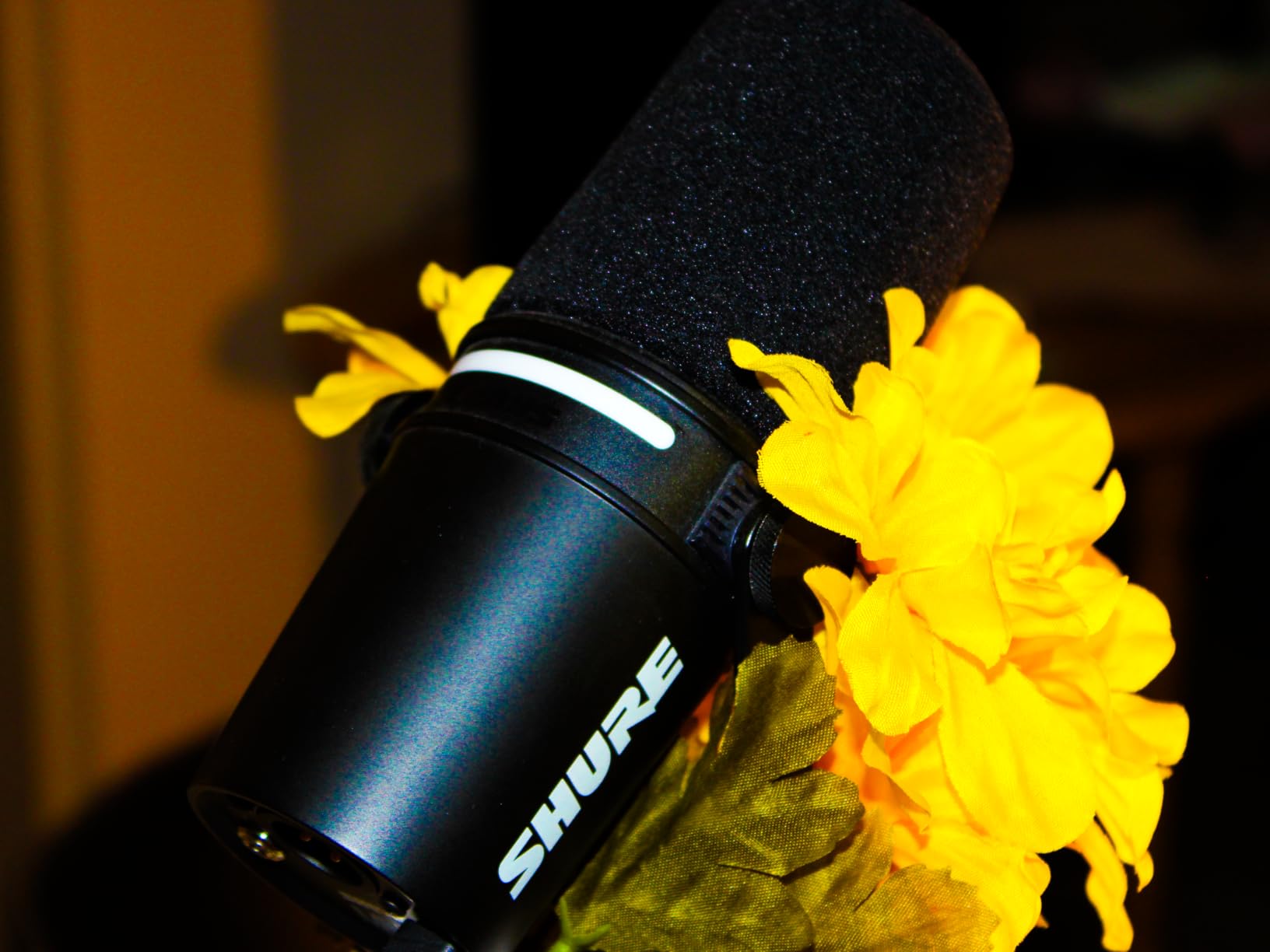 Shure MV7+ USB-C & XLR Podcast Dynamic Mic with Stand - Black | OBS-certified USB-C and XLR dynamic mic with stand, LED touch panel, auto level and pop filter for podcasting customer photo 2