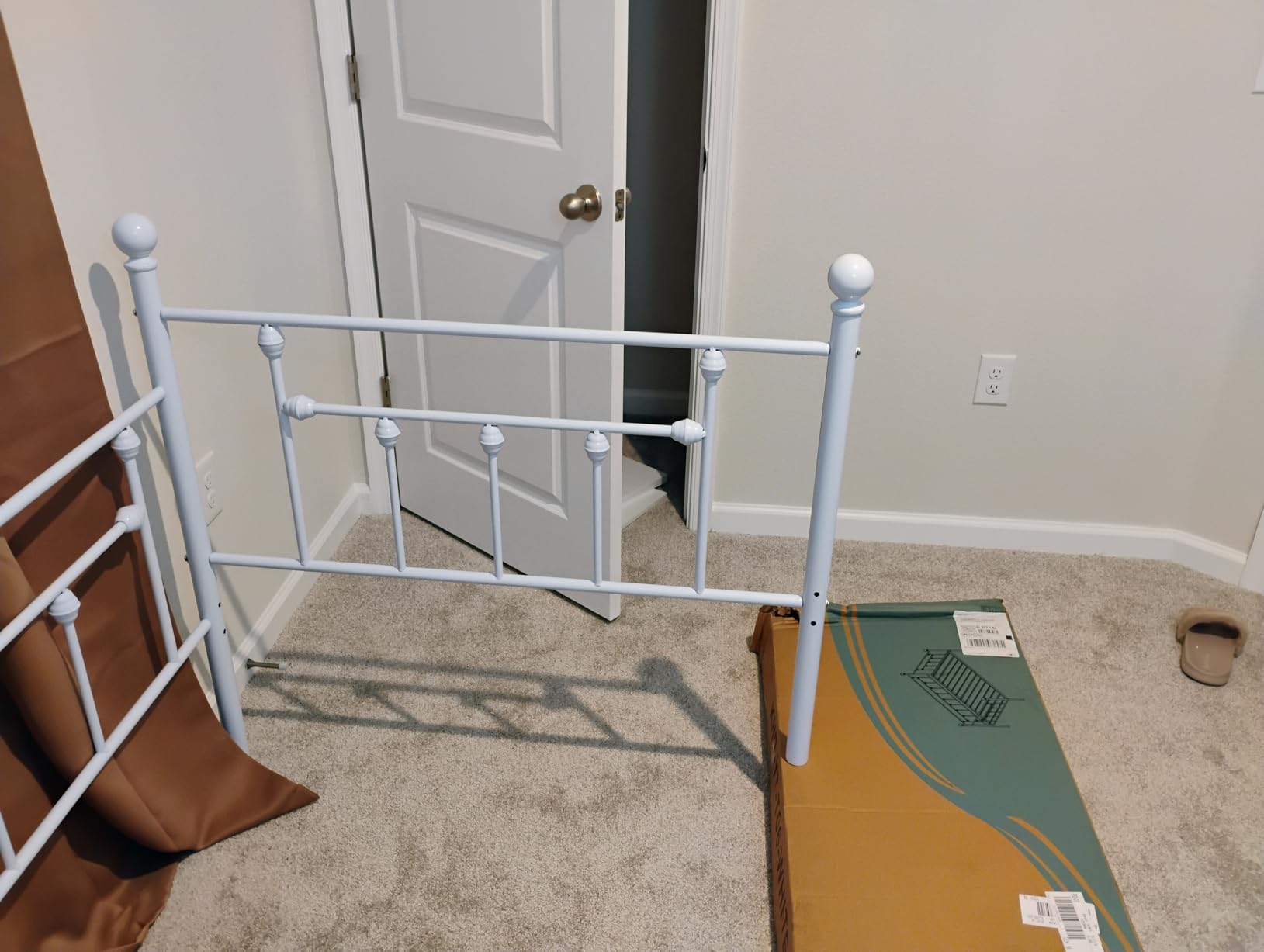 VECELO Daybed Frame, Twin Size Metal Platform Bed with Headboard, Heavy Duty Steel Slats Support for Living Room Bedroom Guest Room, Easy Assembly customer photo 1
