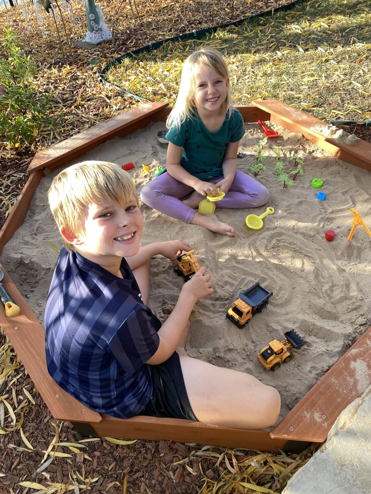 85''x78''x9'' Octagon Sandbox with Cover for Kids Outdoor Play, Wood Large Sandpit with 4 Benches, Quick Easy Install, US. Patented customer photo 1