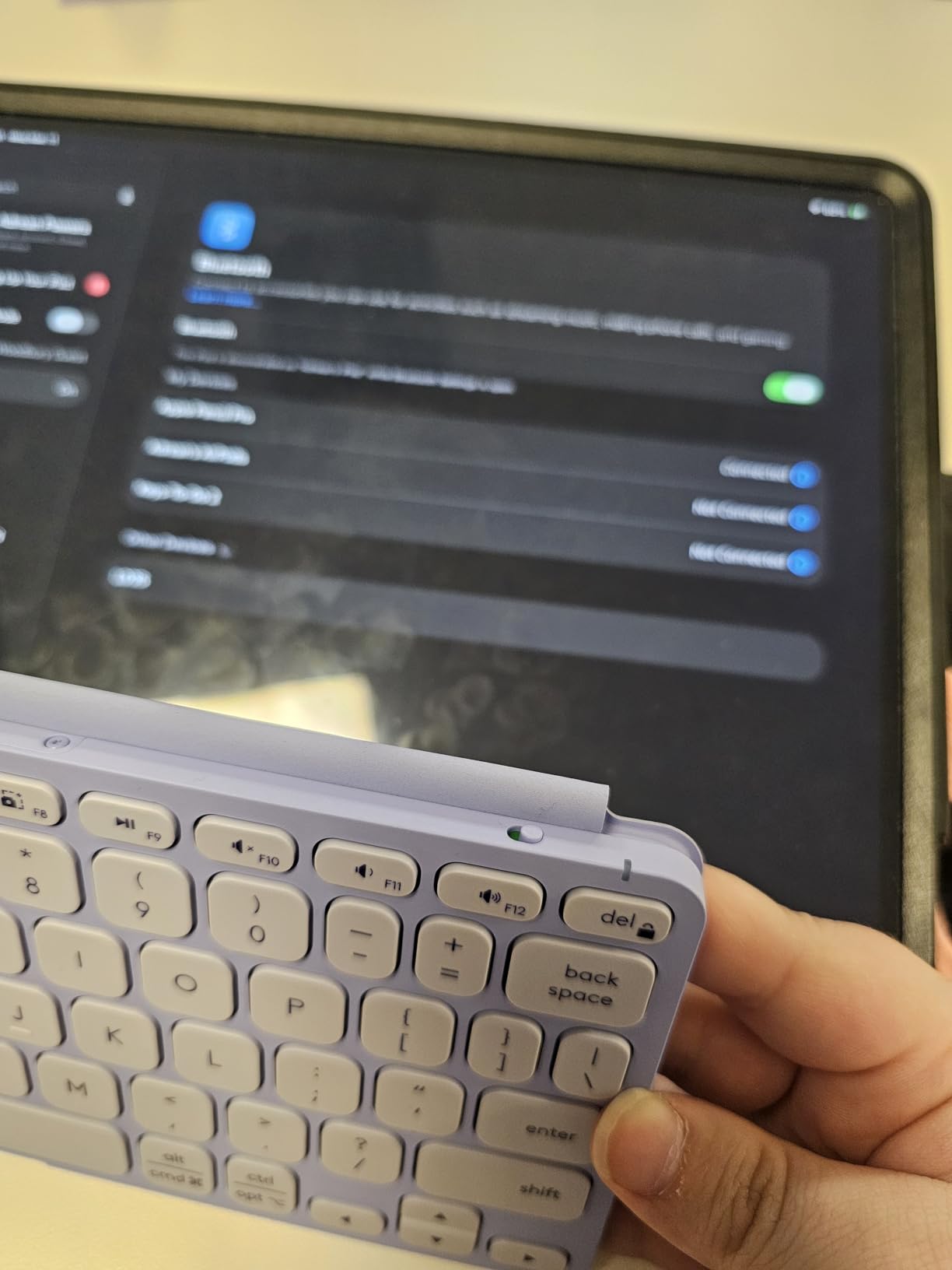Logitech Keys-to-Go 2 Portable Bluetooth Tablet Keyboard - Lilac | Built-in cover, slim & compact wireless design, for Windows, Android, Linux, iPad, iPhone, Mac, Apple TV customer photo 2