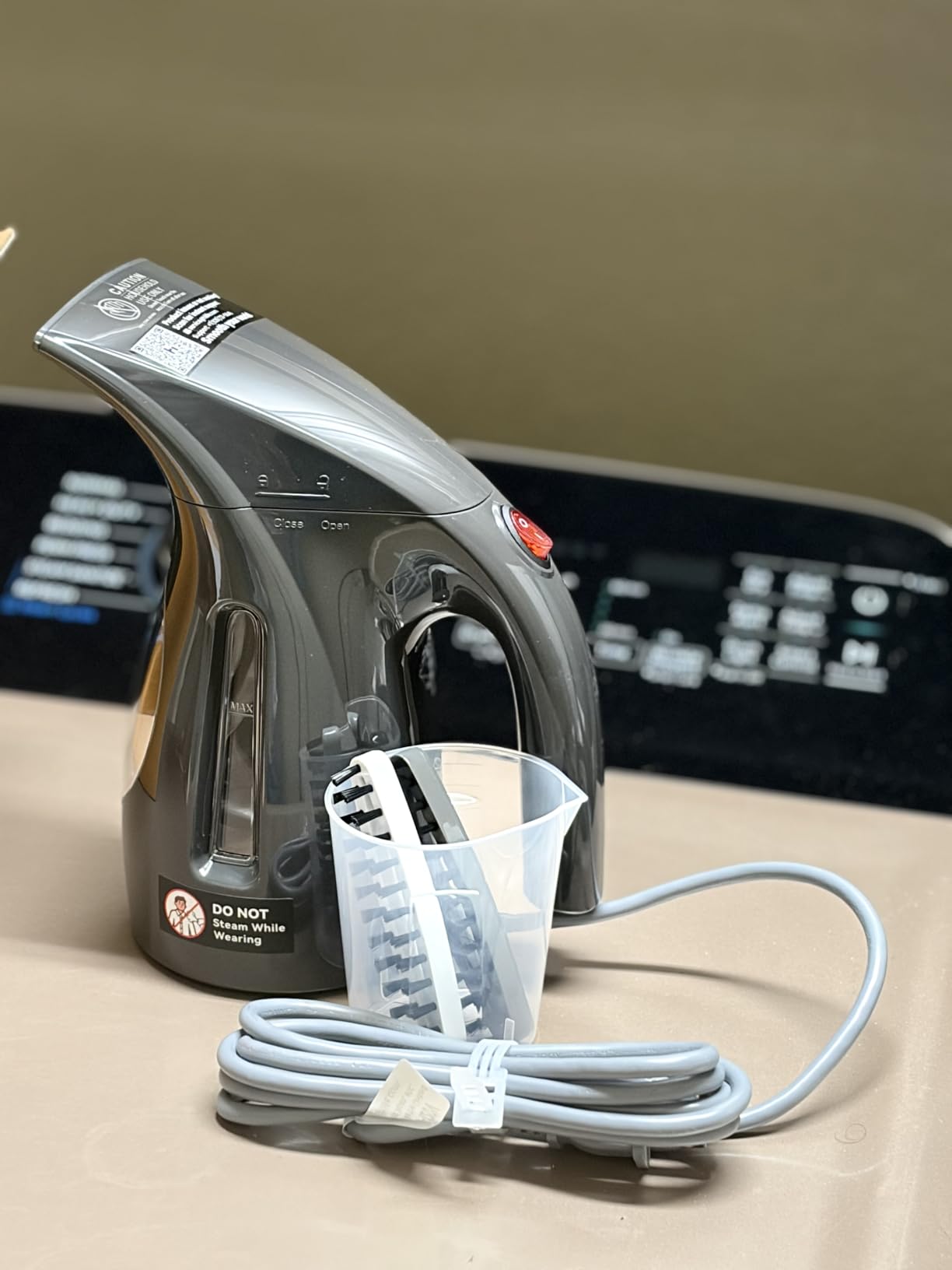 HiLIFE Steamer for Clothes, Portable Handheld Design, 240ml Big Capacity, 700W, Strong Penetrating Steam, Removes Wrinkle, for Home, Office(ONLY FOR 120V)-Black customer photo 1