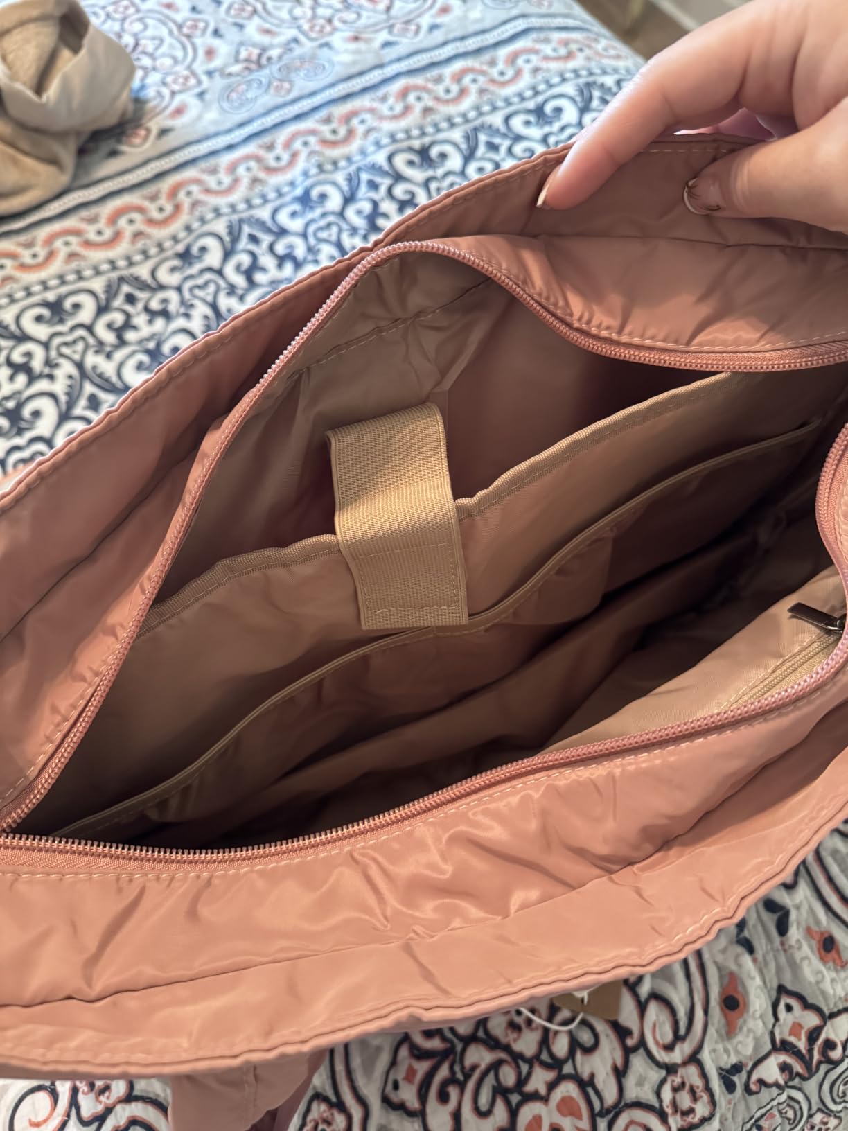BAGSMART Puffy Tote Bag for Women, Lightweight Work Tote Handbag | 20L for 15.6 Laptop, Quilted Shoulder Bag for Travel College Gym Daily customer photo 2