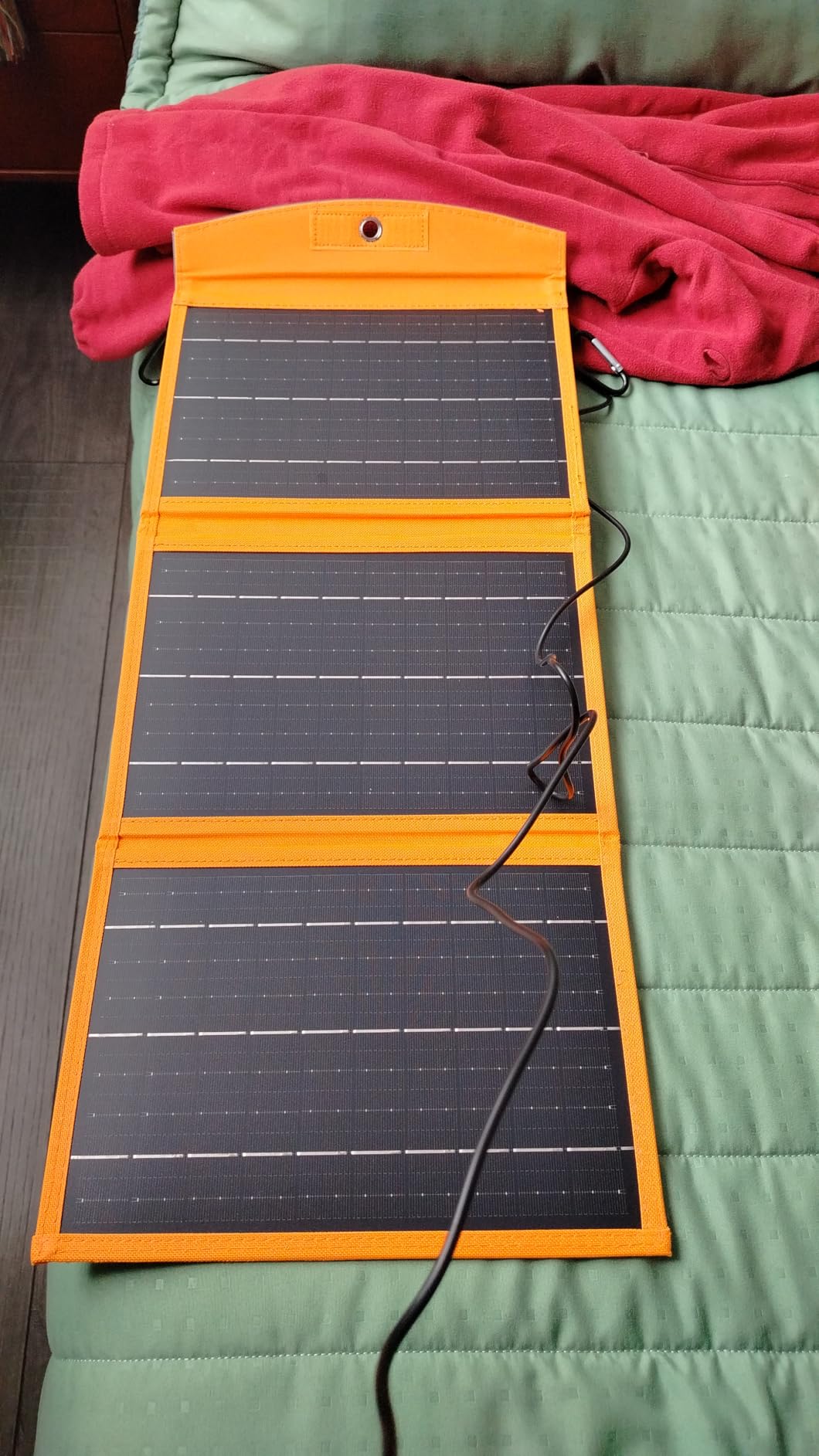 SOLUPUP Solar Panels 30W Portable Foldable Solar Charger with 5V USB-A and USB-C Fast Charging Compatible with iPhone, iPad, Samsung, Power Banks, IPX5 Waterproof Perfect for Camping, Hiking, Outdoor customer photo 2