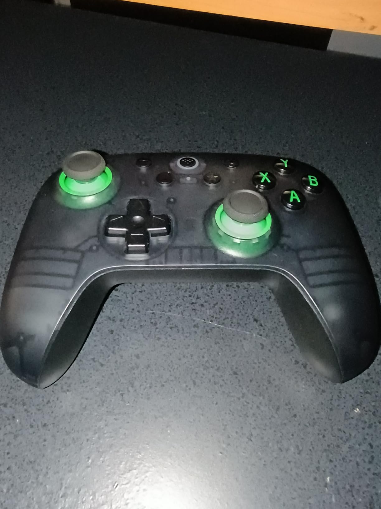 8BitDo Ultimate 2C Wireless Controller for Windows PC and Android, with 1000 Hz Polling Rate, Hall Effect Joysticks and Triggers, and Remappable L4/R4 Bumpers (Green) customer photo 1