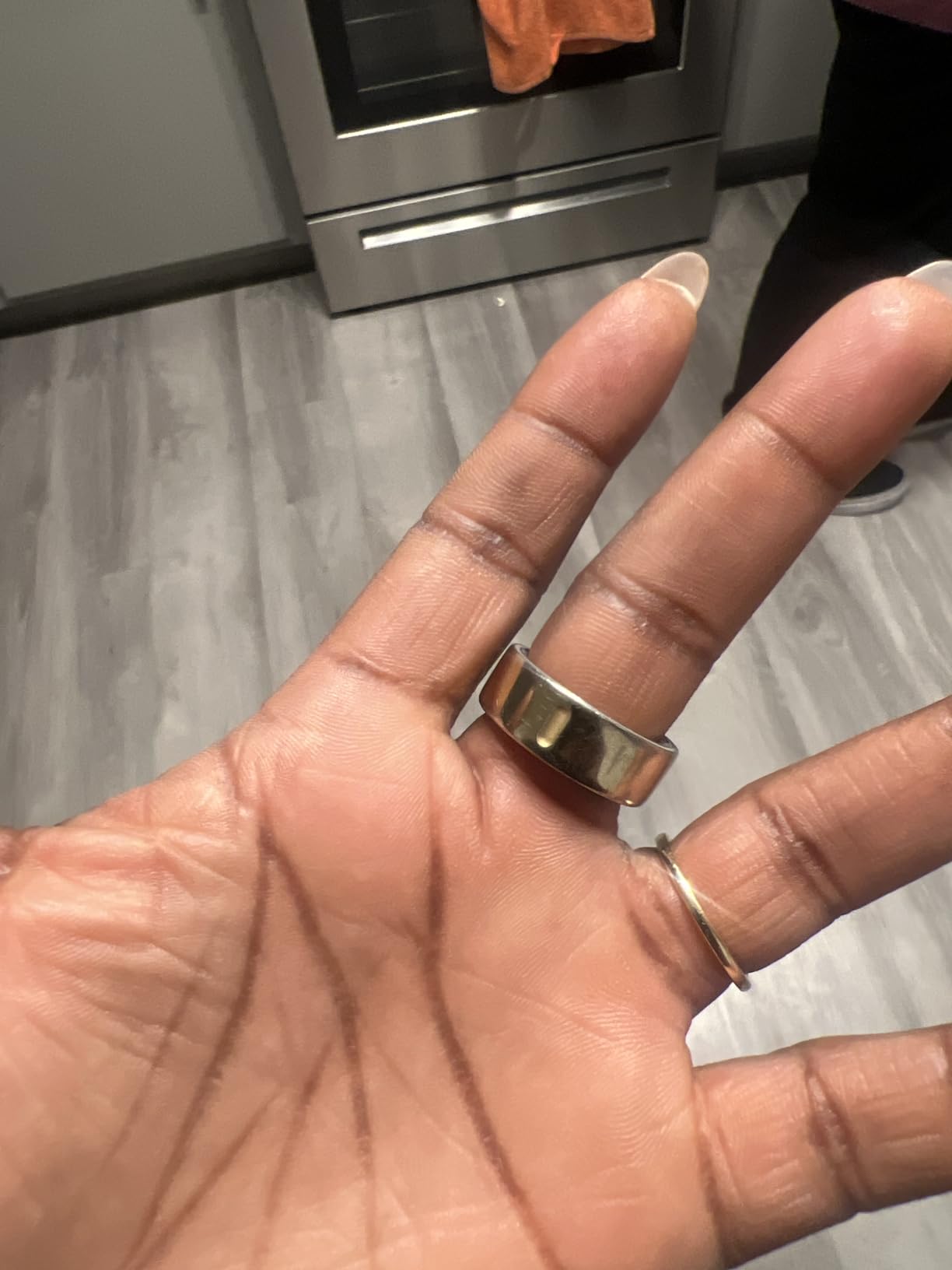 OURA Ring 4 Smart Ring - Silver - Size 9 | Sleep, Activity, Women's Health, AI Advisor, Up to 8 Days of Battery Life, Size Before You Buy, Android & iOS Compatible customer photo 1