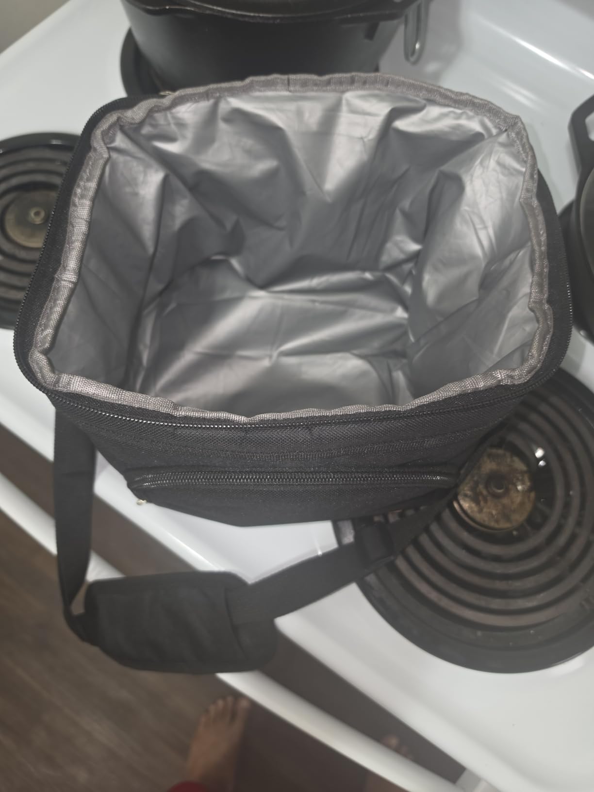HOTOR Insulated Lunch Box Men Women Leak-Proof Cooler Lunch Bag 9L | 4 Pockets, Adjustable Strap, Ideal for Work, Picnic, Travel, Camping, Gift, Black customer photo 1