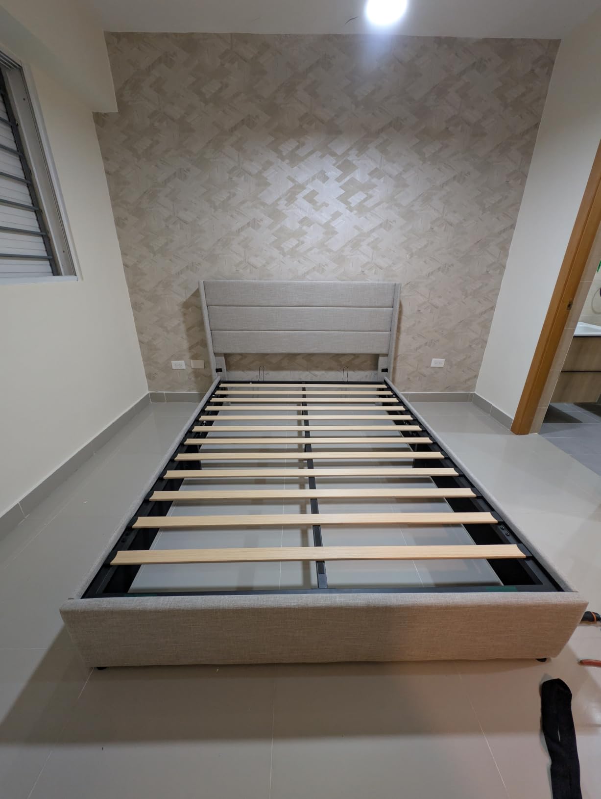 Allewie Queen Size Lift Up Hydraulic Storage Bed Frame Black customer photo 1
