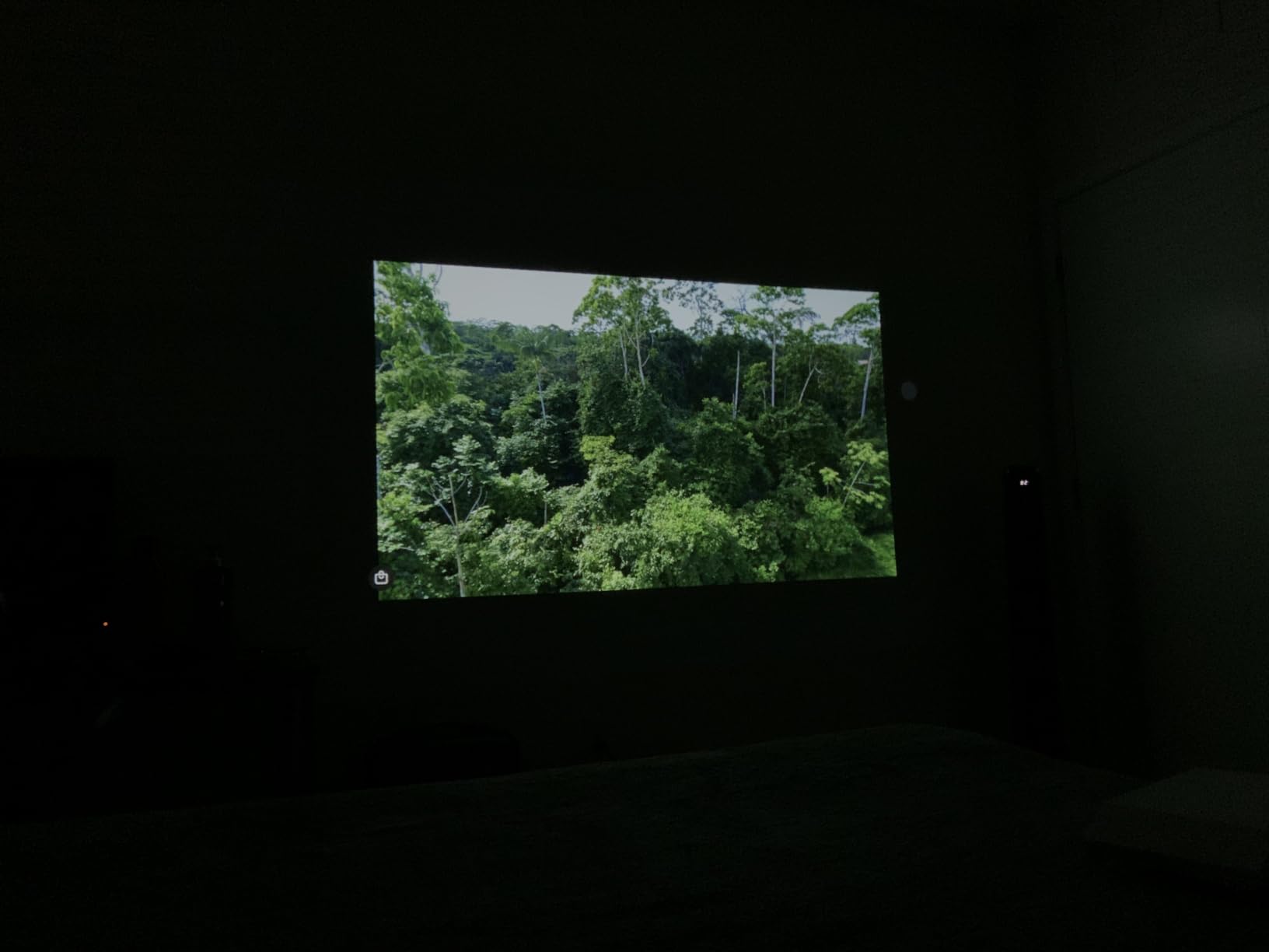 HAPPRUN 2000 ANSI 4K Decoding Projector with WiFi and Bluetooth, Auto Focus customer photo 2