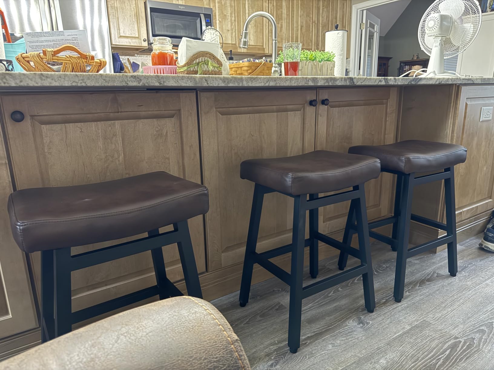 Raynesys 24 Inch Bonded Leather Counter Height Bar Stools Set of 2 Curved | Barstools with Curved Bonded Leather Seats & Heavy Duty Metal Legs for Kitchen Counter, Easy Assembly, Brown/Black customer photo 1