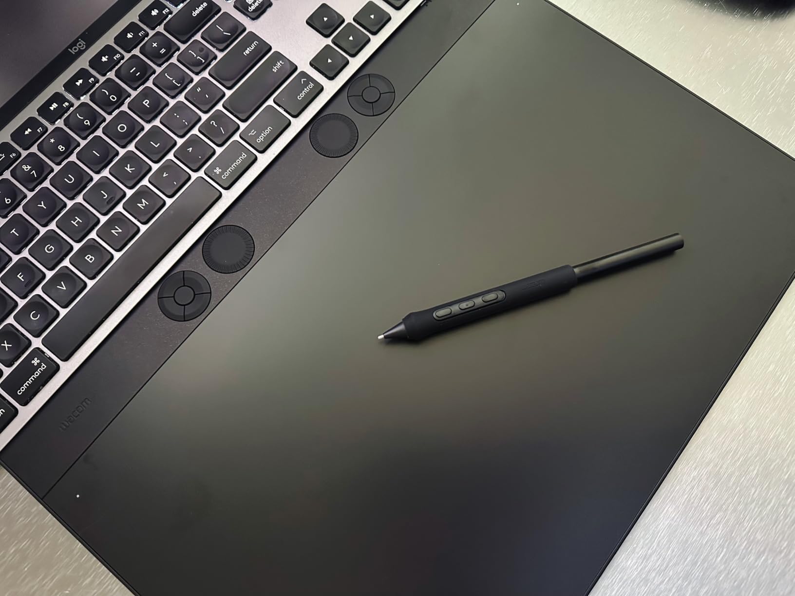 Wacom Intuos Pro Medium Bluetooth Professional Graphic Drawing Tablet with Pro Pen 3, Compatible with Mac, Windows - 2025 Edition customer photo 2