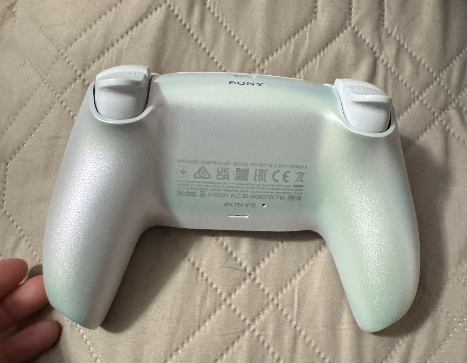 PlayStation DualSense Wireless Controller - Chroma Pearl customer photo 1