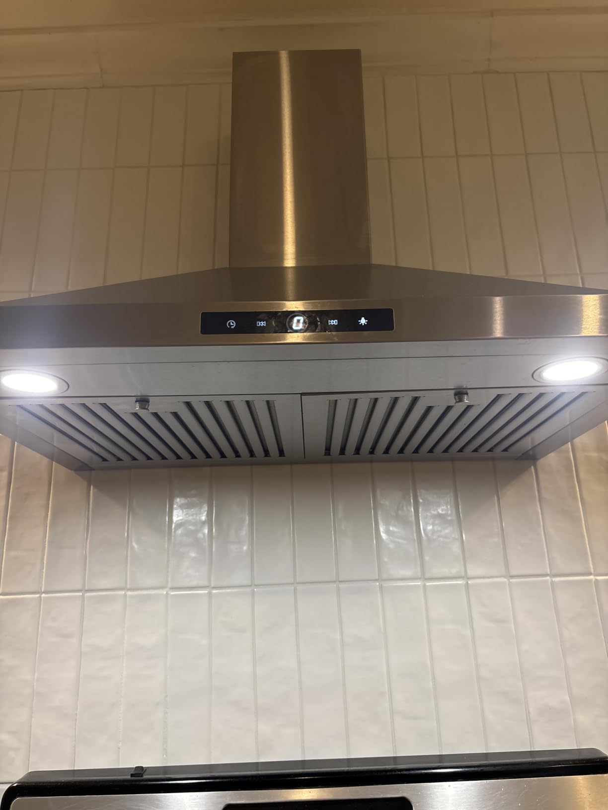VIKIO HOME 30 Inch Wall Mount Range Hood 580CFM Low Noise Touch Control | Ducted/Ductless Convertible, Stainless Steel Kitchen Vent Hood with 3-Speed Fan and LED Lights customer photo 2