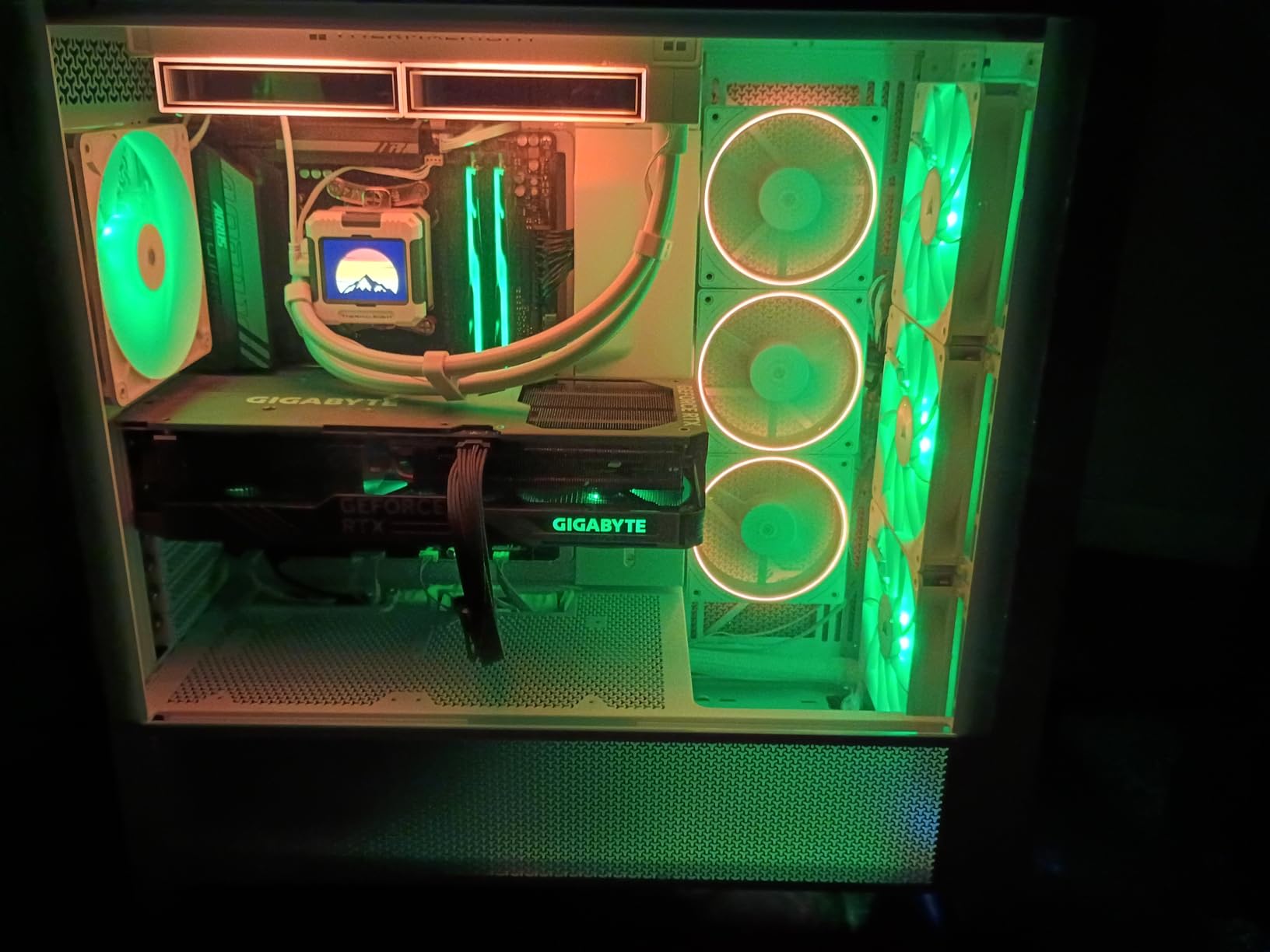 AMD Ryzen 7 9800X3D 8-Core, 16-Thread Desktop Processor customer photo 2