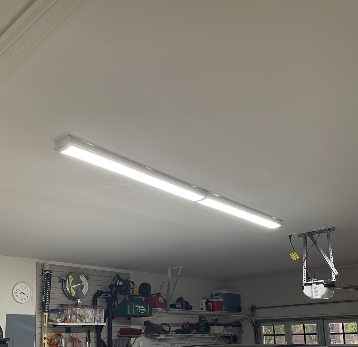 HYPERLITE 60W LED Wraparound Light 4 Feet, 6600lm Linkable 5000K LED Shop Lights Surface Mount, ETL Listed, LED Ceiling Office Wrap Light Fixture for Garage, Workshop, Fluorescent Replacement, 6 Pack customer photo 1