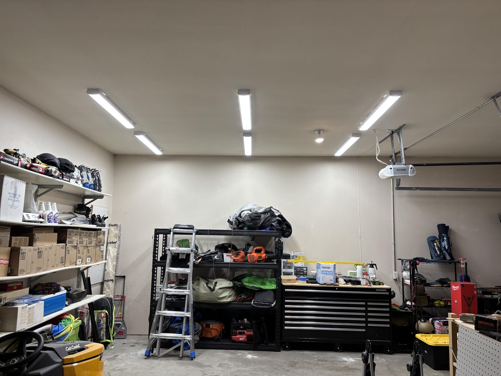 HYPERLITE 60W LED Wraparound Light 4 Feet, 6600lm Linkable 5000K LED Shop Lights Surface Mount, ETL Listed, LED Ceiling Office Wrap Light Fixture for Garage, Workshop, Fluorescent Replacement, 6 Pack customer photo 2