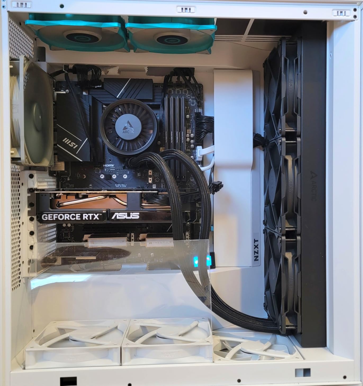 ARCTIC Liquid Freezer III Pro 420 - AIO CPU Cooler, 3 x 140 mm Water Cooling, 38 mm Radiator, PWM Pump, VRM Fan, AMD AM5/AM4, Intel LGA1851/1700 Contact Frame - Black customer photo 1