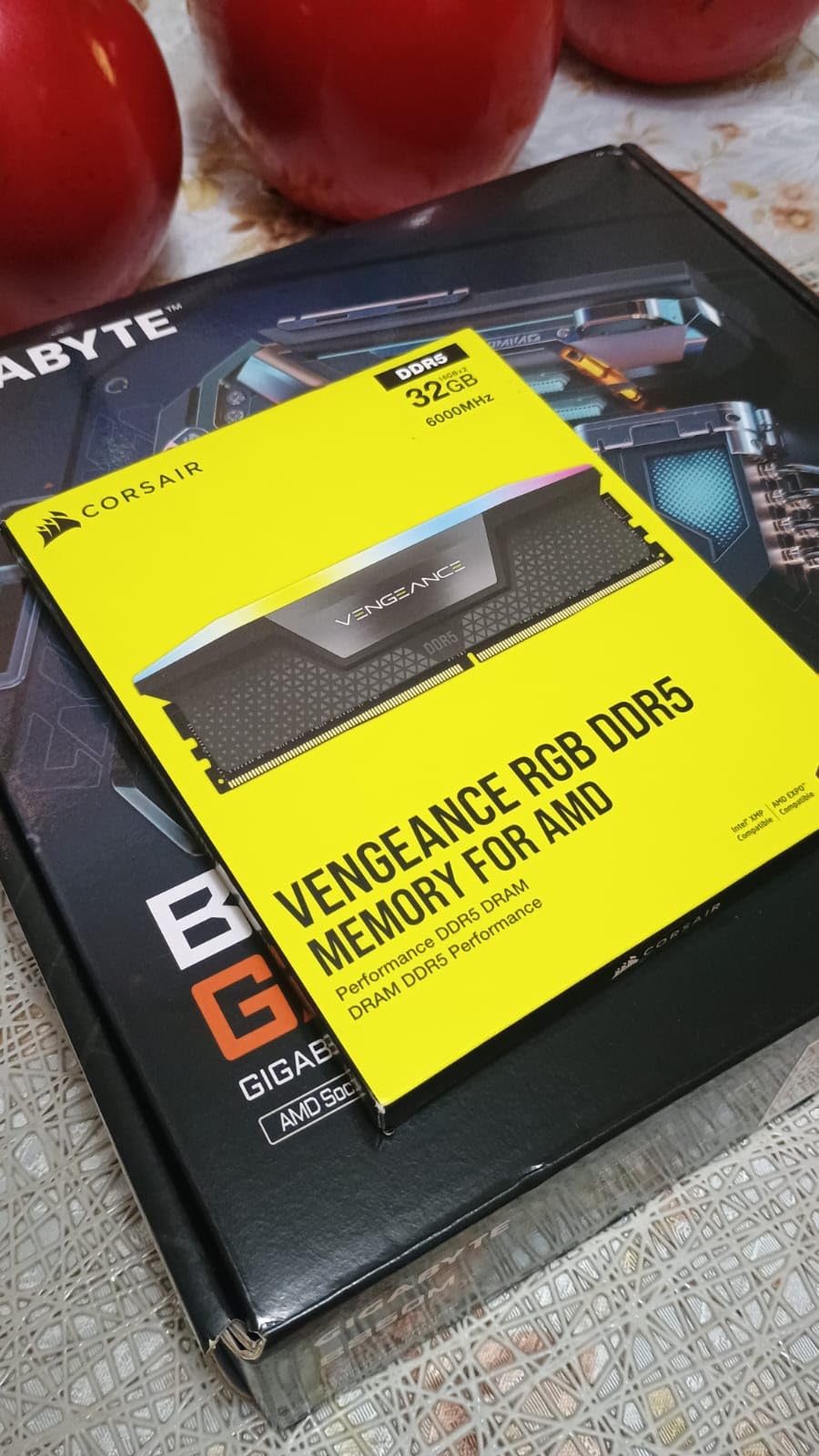 CORSAIR Vengeance RGB DDR5 RAM 32GB (2x16GB) Up to 6000MHz CL30-36-36-76 1.4V AMD EXPO & Intel XMP 3.0 Desktop Computer Memory - White (CMH32GX5M2B6000Z30W) customer photo 2