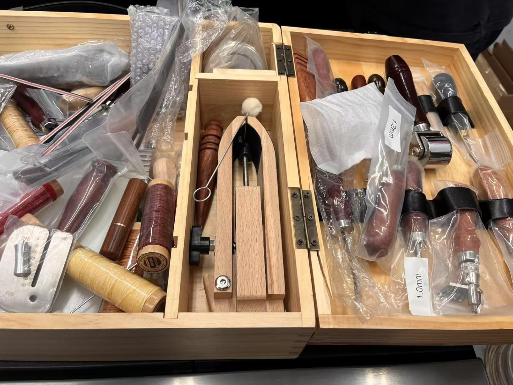 BUTUZE Leather Working Kit, Boxed Leather Tooling Kit, Leather Crafting Tool Kit, Cutting, Punching, Carving, Heavy Duty Leather Sewing Kit Professional Leather Working Tools and Supplies customer photo 2