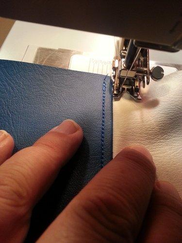 SINGER 4423 (Meltwater Blue) Heavy Duty Sewing Machine with Accessories | 23 stitches deliver 97 applications, 50% more power for denim and canvas, 1100 stitches/min, metal frame, 1-step buttonhole customer photo 1