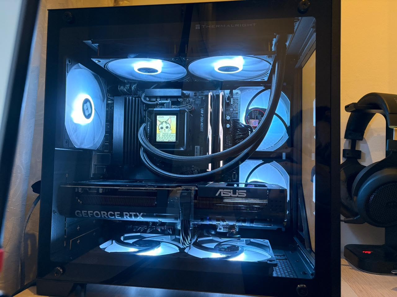 Thermalright FW 240 SE ARGB Black-AIO CPU Liquid Cooler,IPS LCD Screen with 320 * 240 Resolution,for AM4/AM5,Intel LGA1700/1851,2-inch Magnet-Absorbent LCD Screen for Images-Black,PC CPU Water Cooler customer photo 1