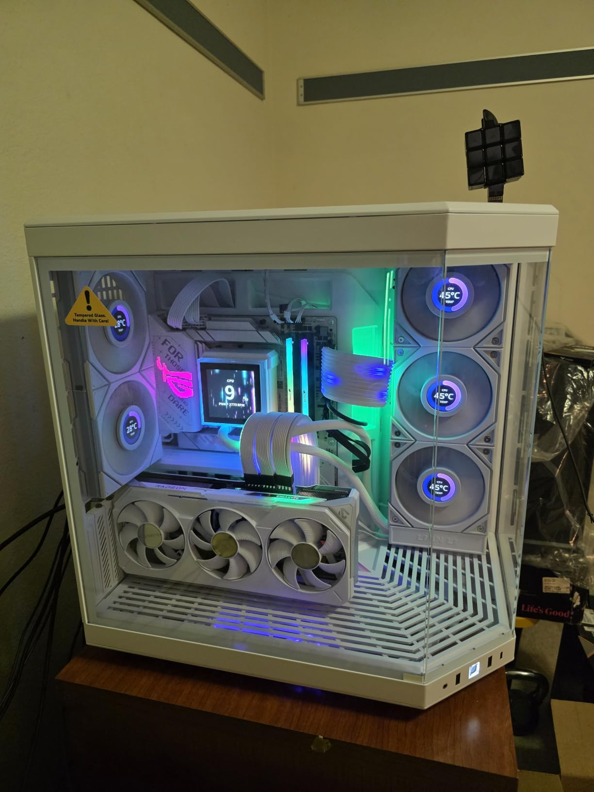 GIGABYTE Radeon RX 9070 XT Gaming OC 16G Graphics Card, PCIe 5.0, 16GB GDDR6, GV-R9070XTGAMING OC-16GD customer photo 1