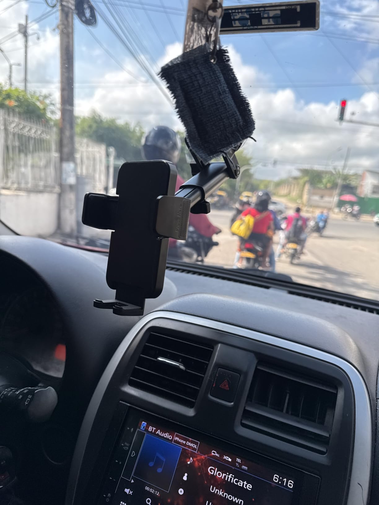 Qifutan Dash Mounted Holders Phone Holders for Your Car Phone Mount for Car Windshield Dashboard Air Vent Universal Desk Mounts Hands Free Automobile Cell Phone Holder Fit for iPhone Smartphone customer photo 2