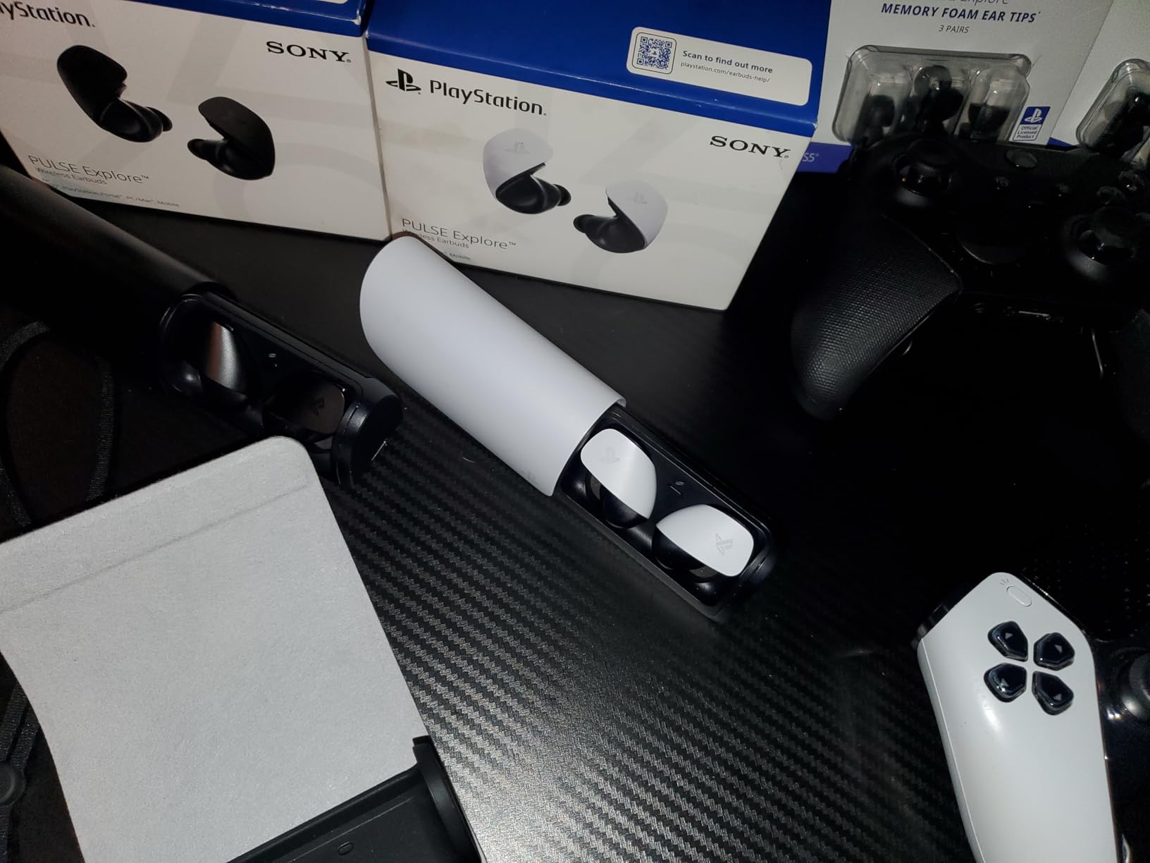 PlayStation Pulse Explore Wireless Earbuds - Midnight Black customer photo 1