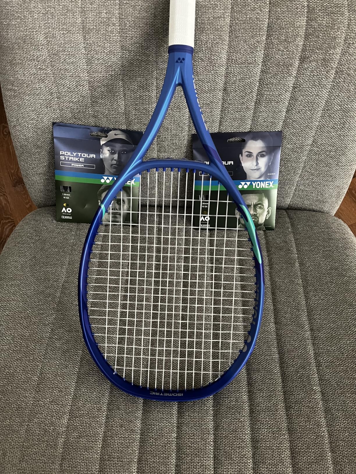 YONEX Unisex EZONE 98 Blast Blue Racquet | Powerful 16x19 Strings Arm-Friendly Graphite Racket for Advanced Tennis Players, Grip 3 customer photo 1